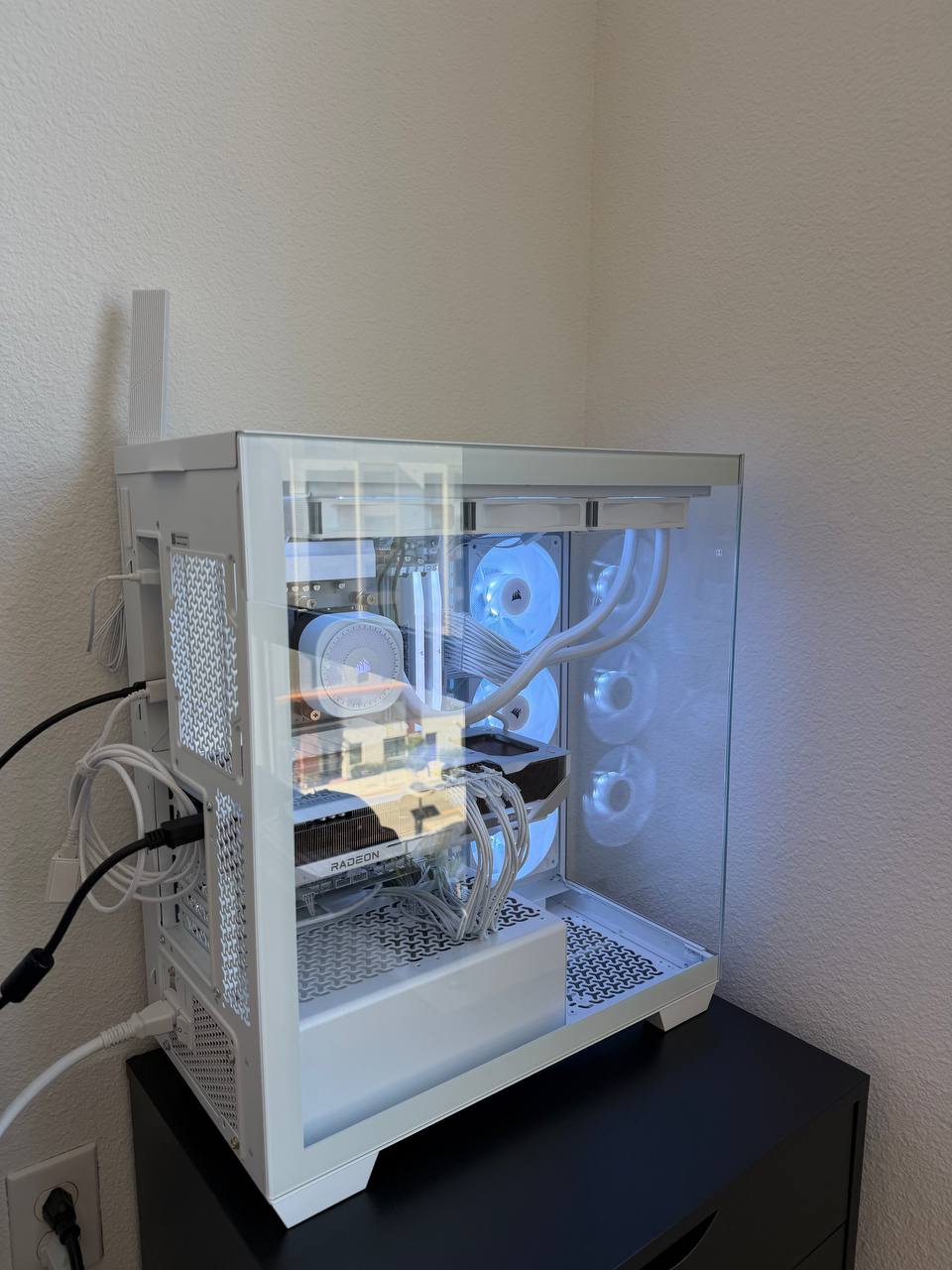 High-End Gaming PC - AMD Ryzen 7 9800X3D / AMD RX 9070 XT / 32GB DDR5 RAM