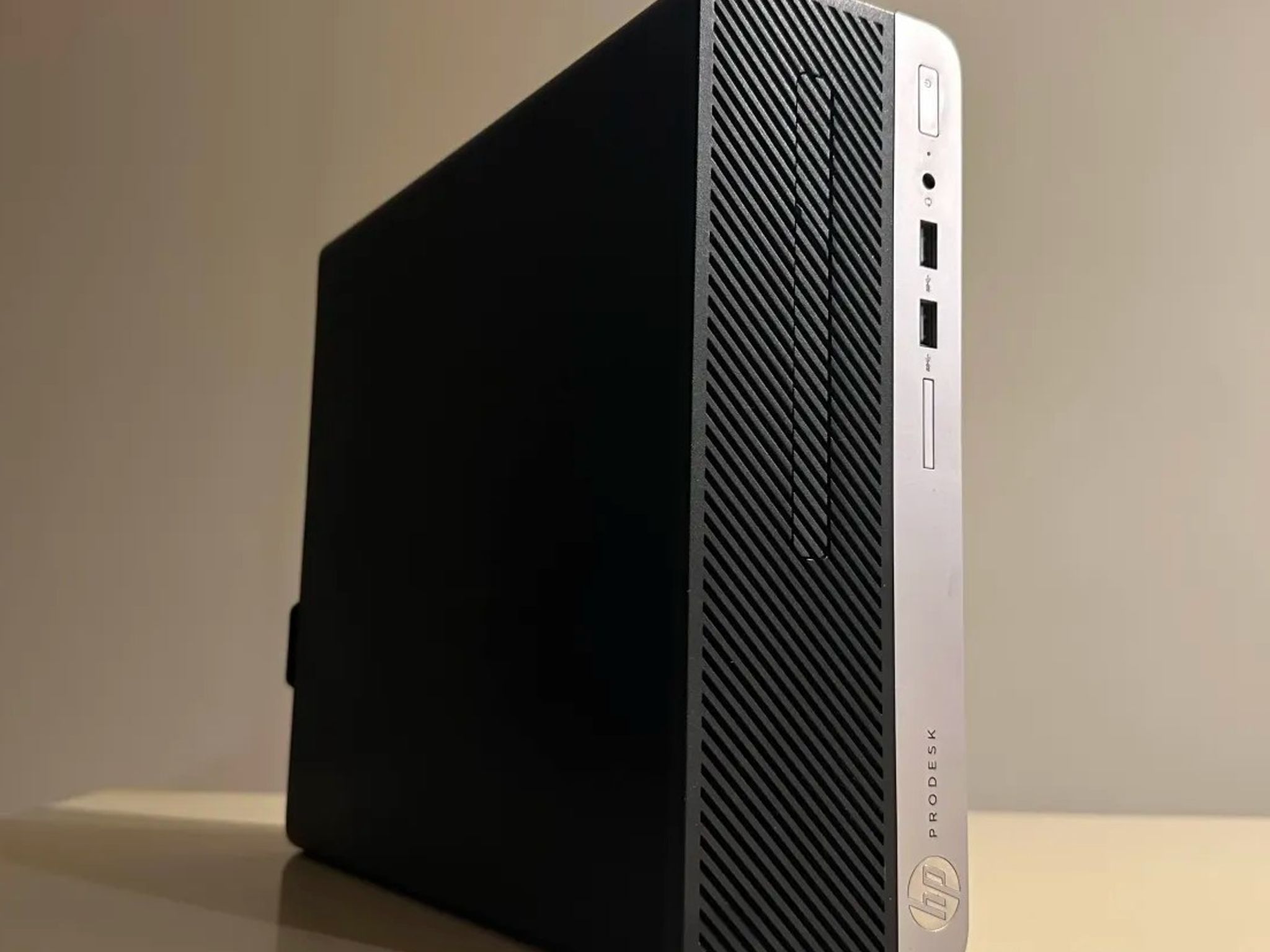 Starter Budget Gaming PC – Intel Core i5-8400|AMD Radeon Pro WX 4100|16GB RAM|256GB SSD & 1TB HDD
