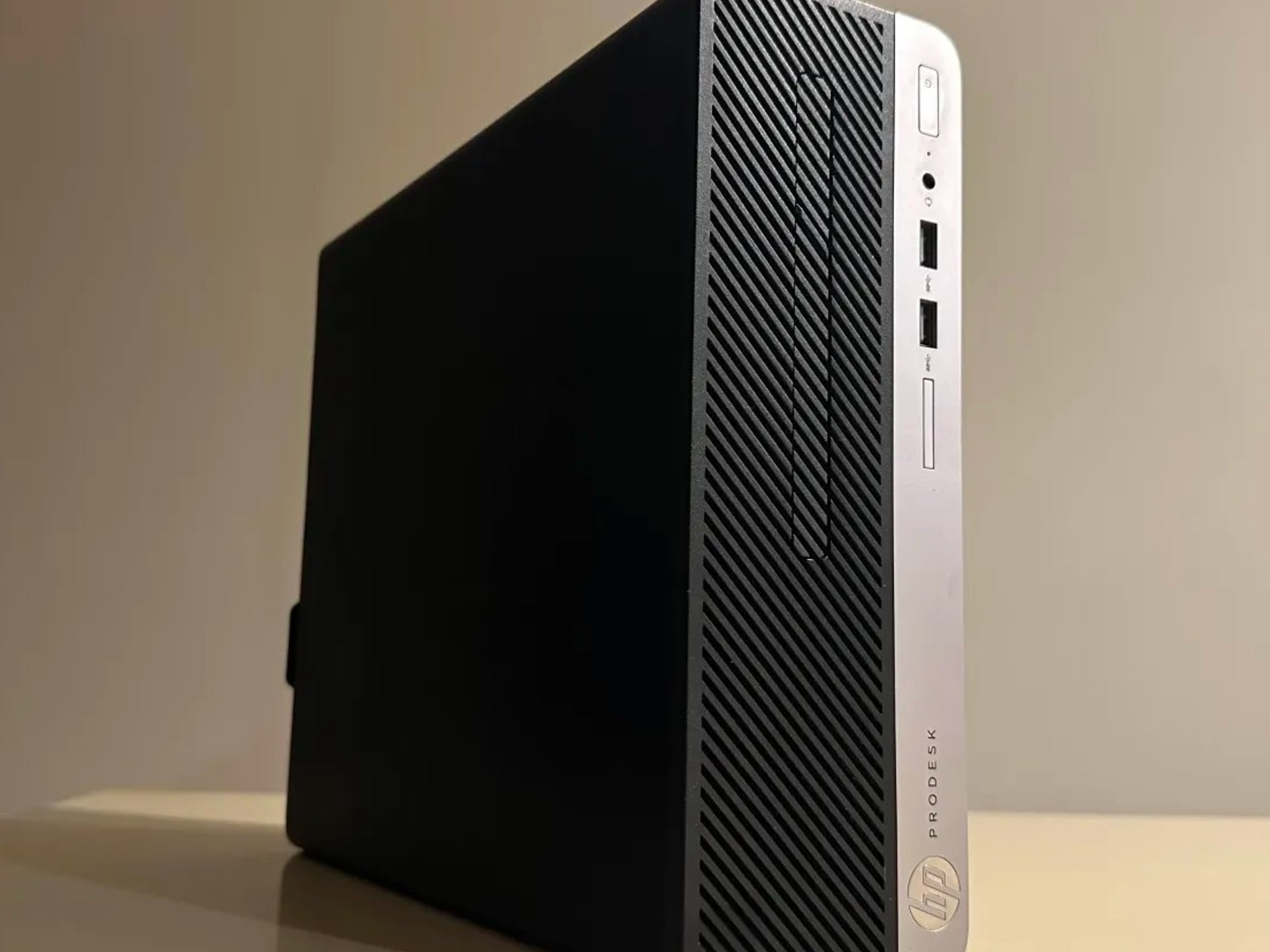 Starter Budget Gaming PC – Intel Core i5-8400|AMD Radeon Pro WX 4100|16GB RAM|256GB SSD & 1TB HDD