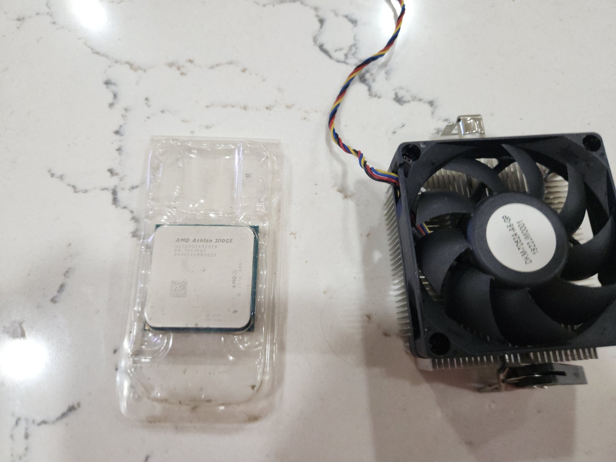 AMD ATHLON 200GE