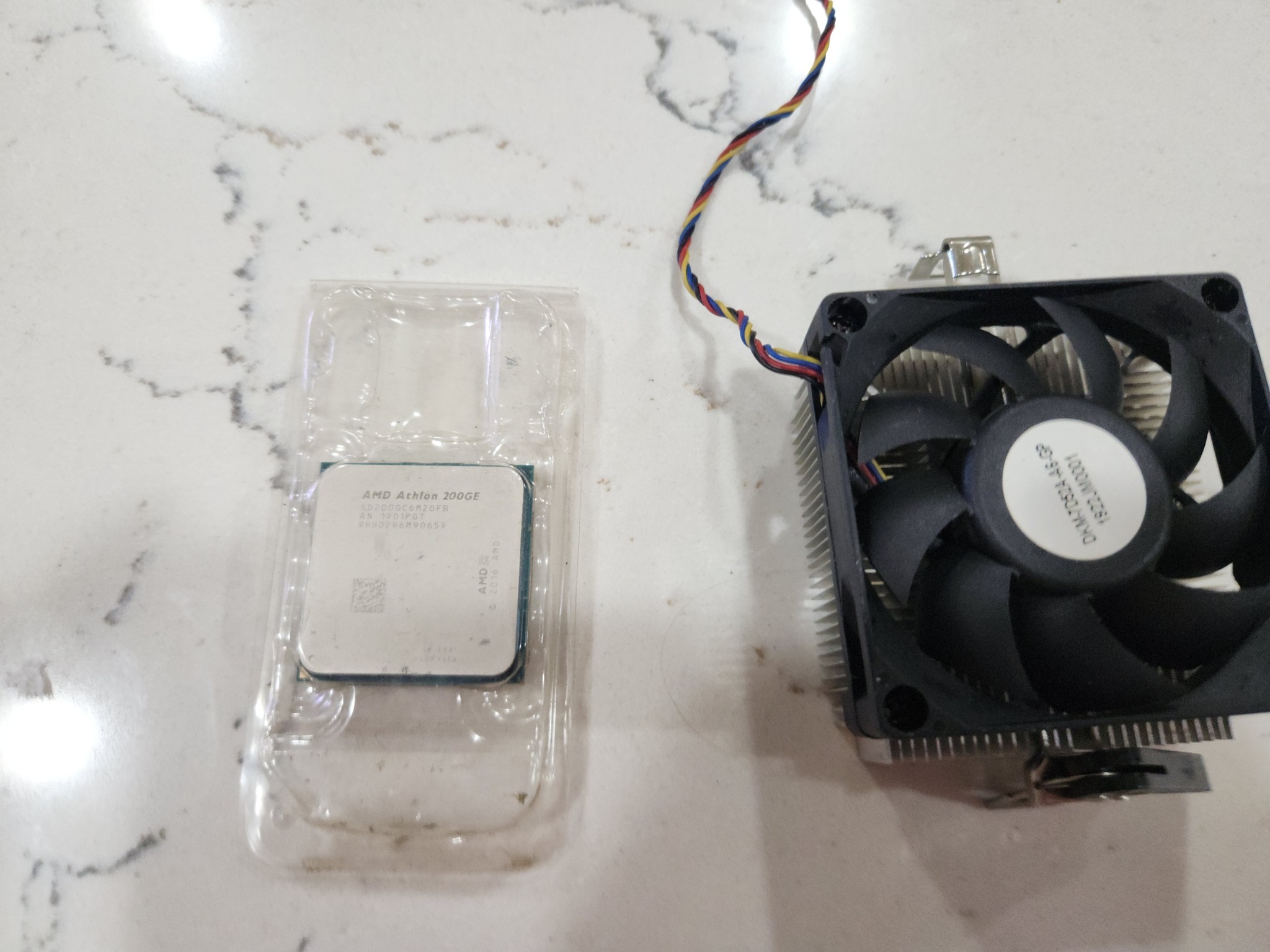 AMD ATHLON 200GE