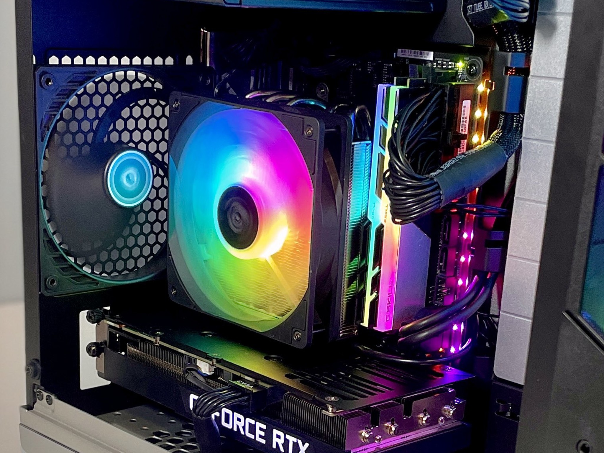 Minima: Ryzen 5 5600, RTX 3060ti Gaming PC 