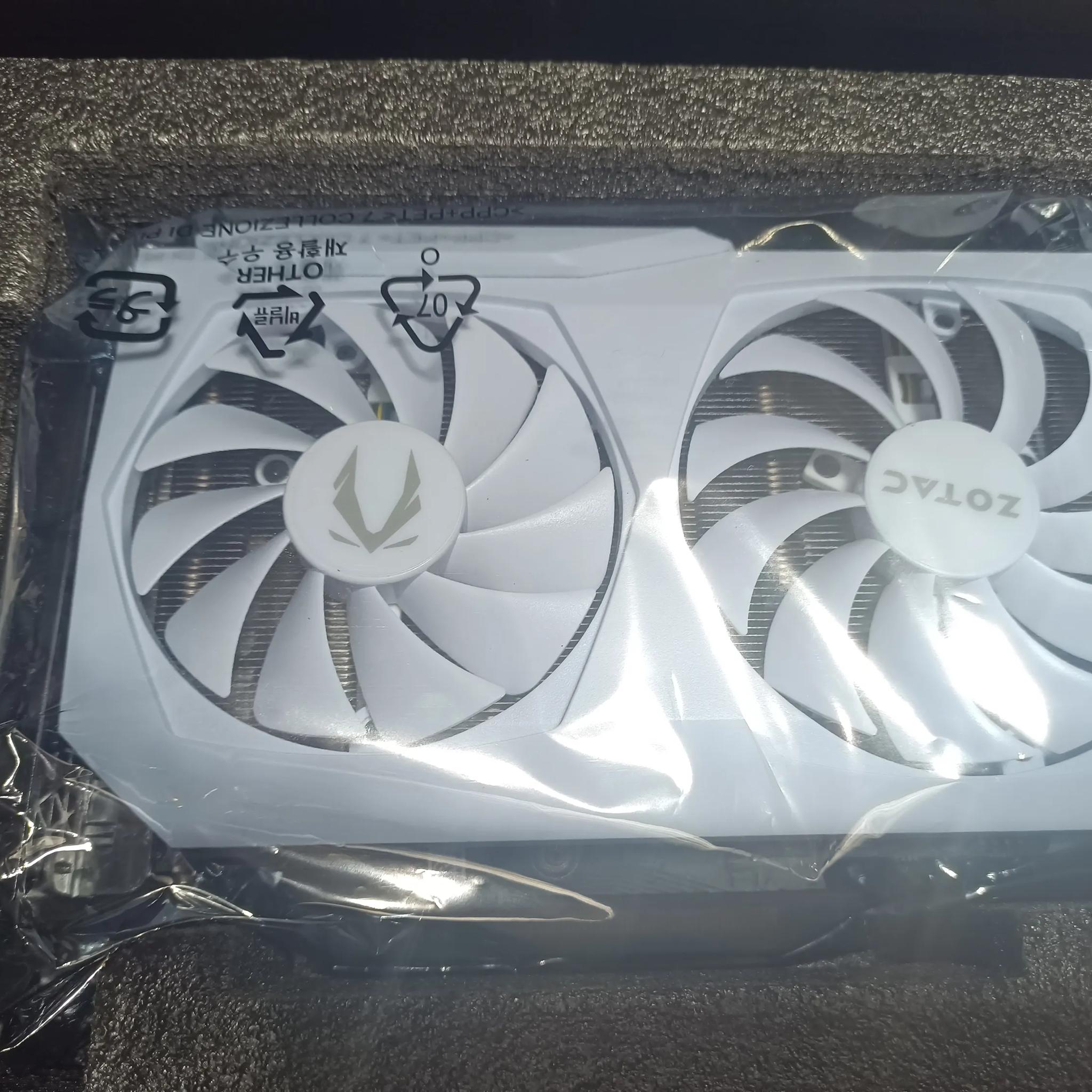 ZOTAC GAMING GeForce RTX 3060 AMP White Edition