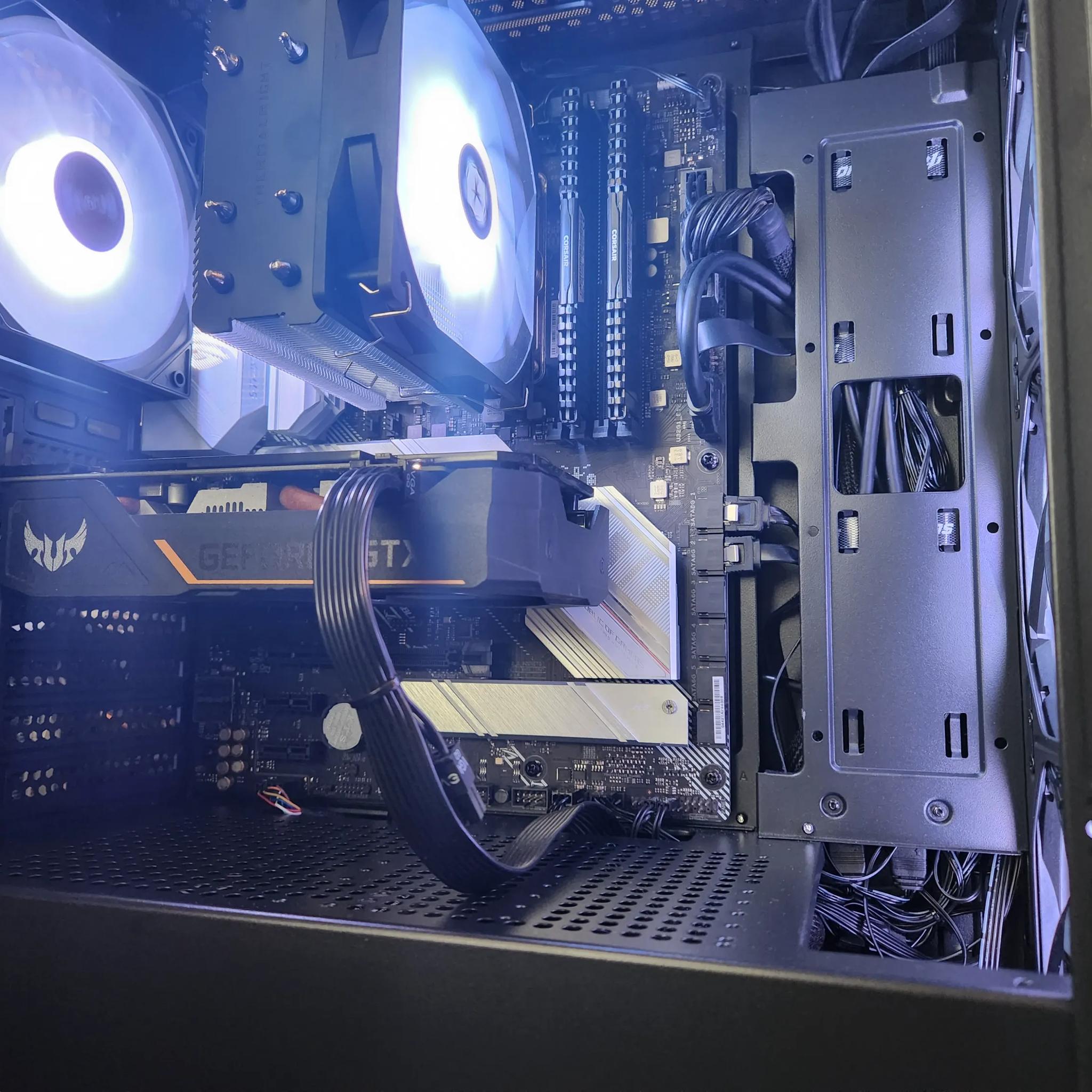 BLACK AND WHITE! 1660 SUPER Intro Gamer/ creator pc!