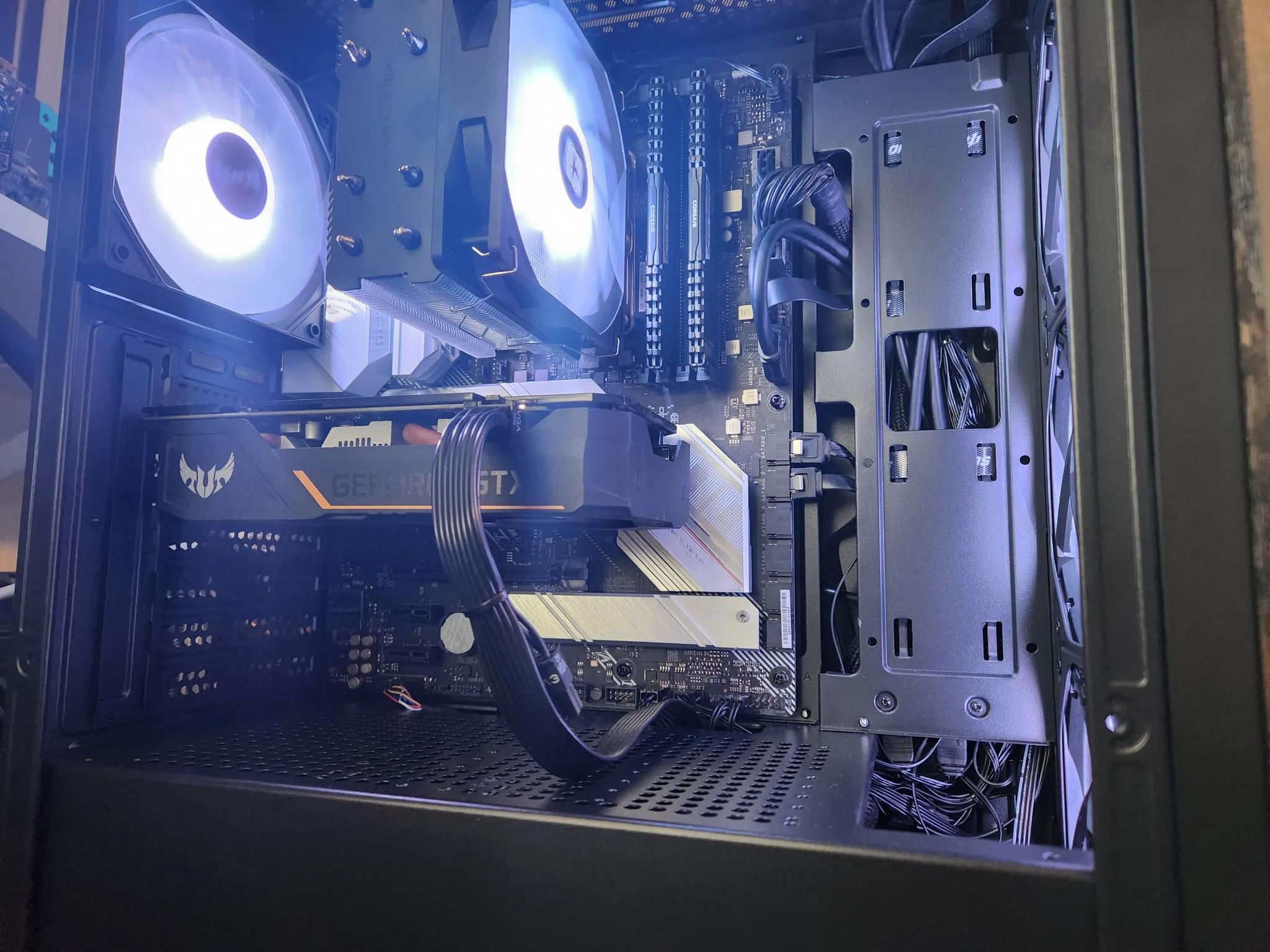 BLACK AND WHITE! 1660 SUPER Intro Gamer/ creator pc!