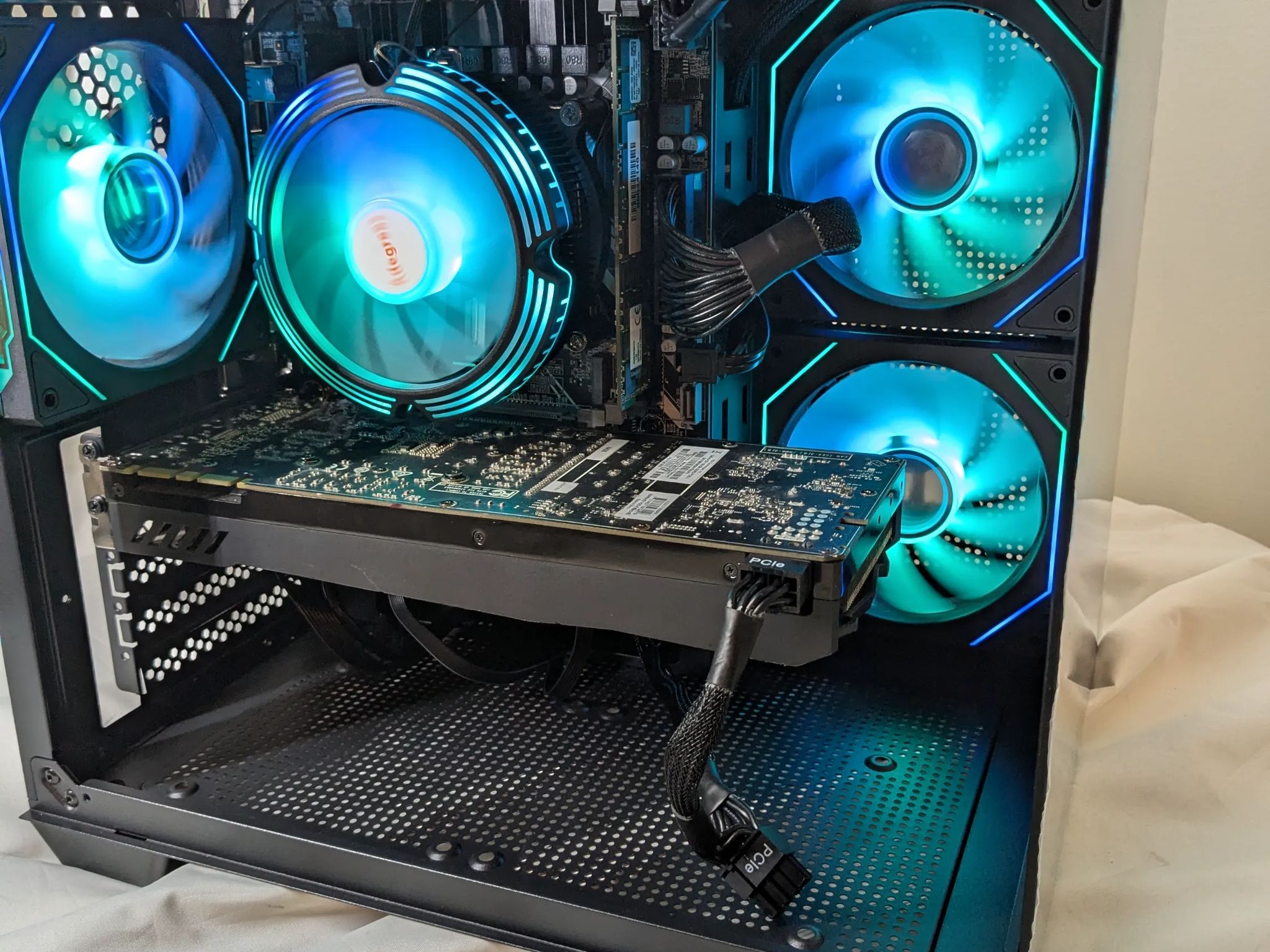 GTX 1080 | 14 cores 28 threads | 32 GB RAM | Windows 11 home