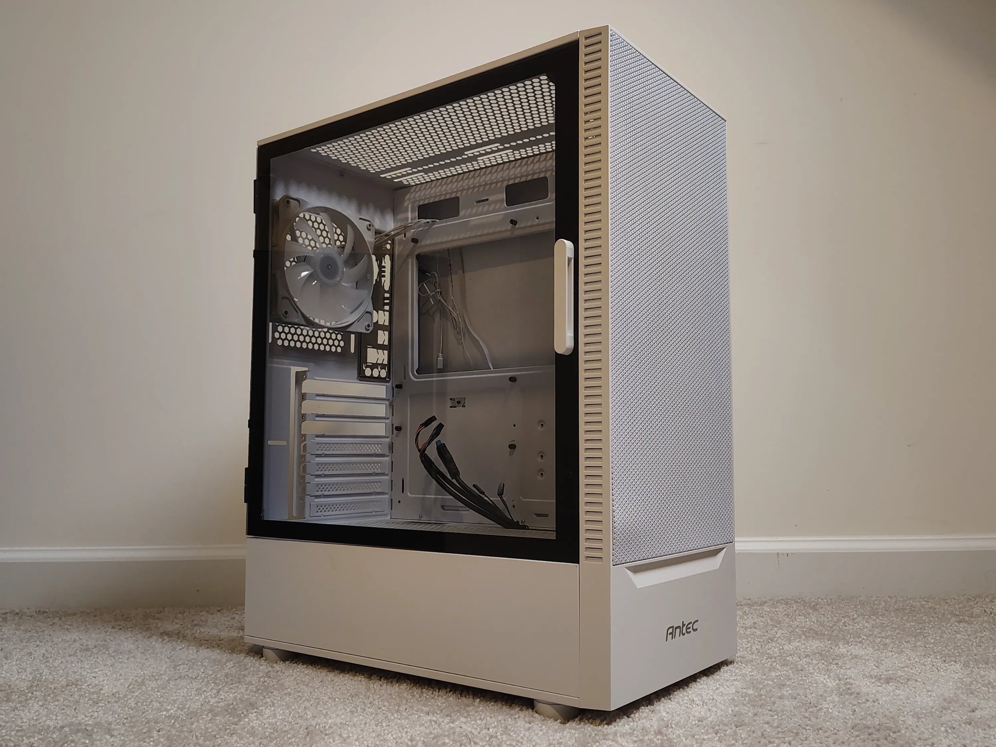 READ Antec RGB Tower Case ATX