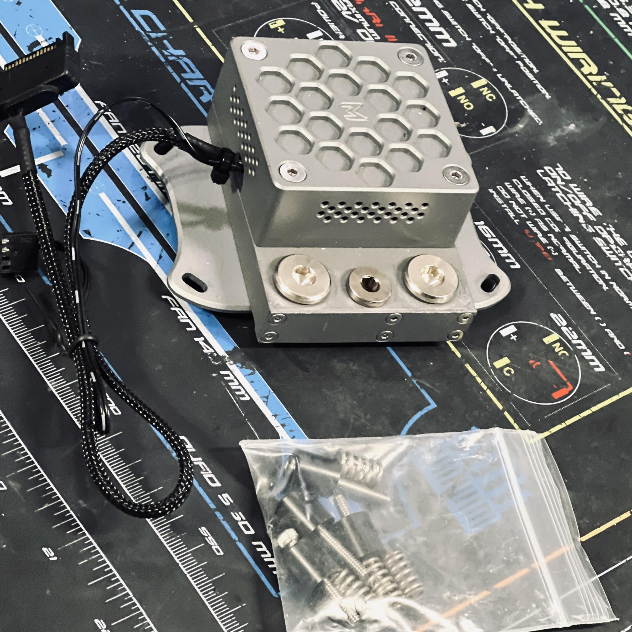 Modultra LOBO pump block w/ emitter heatsink and EKWB DDC 4.2 PWM Motor - *FOR AM4-5*