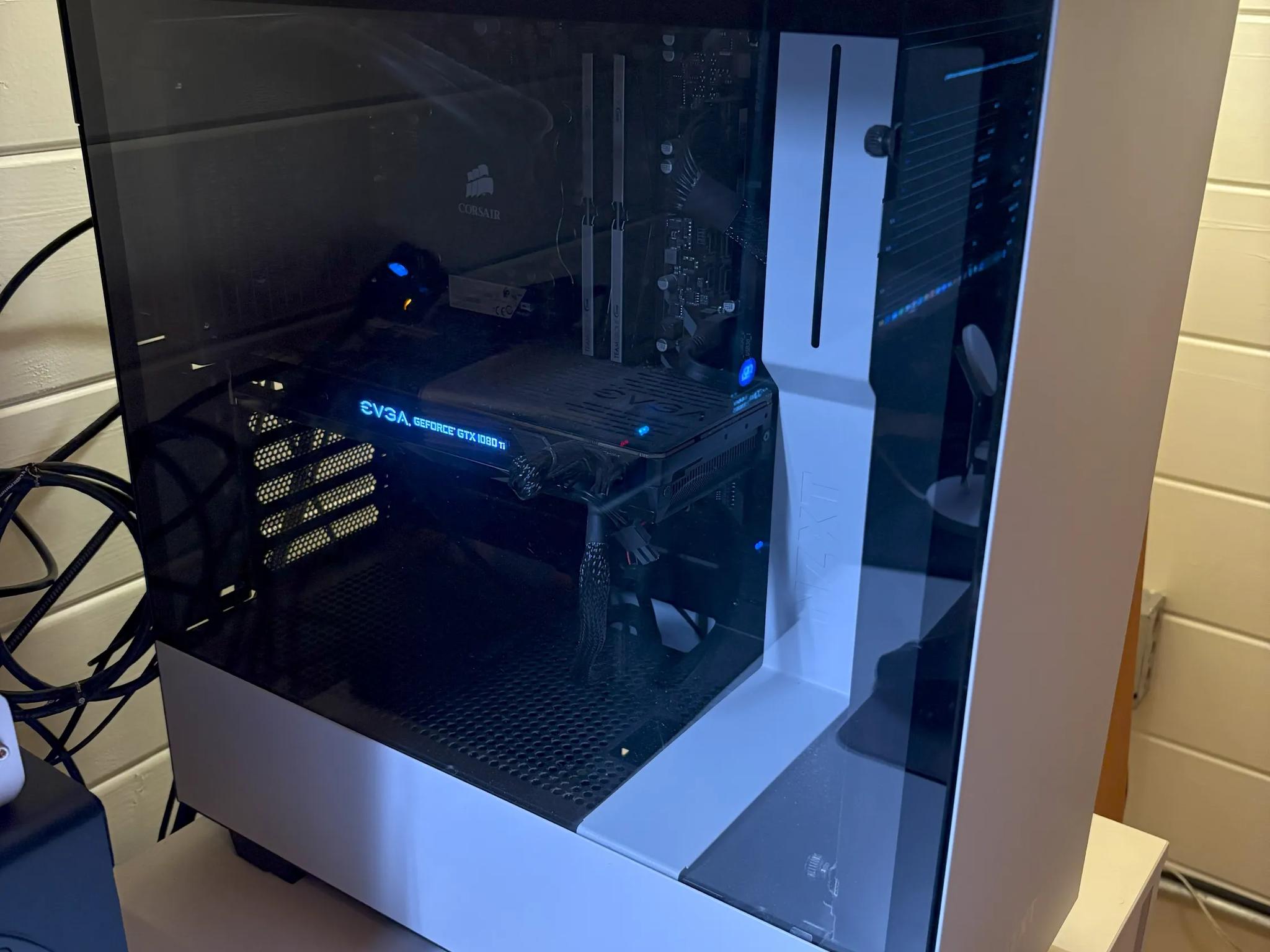 🖥️ Used Custom White NZXT H500i Gaming PC – i5‑8600K / GTX 1080 Ti / 16 GB DDR4 / 500 GB SSD