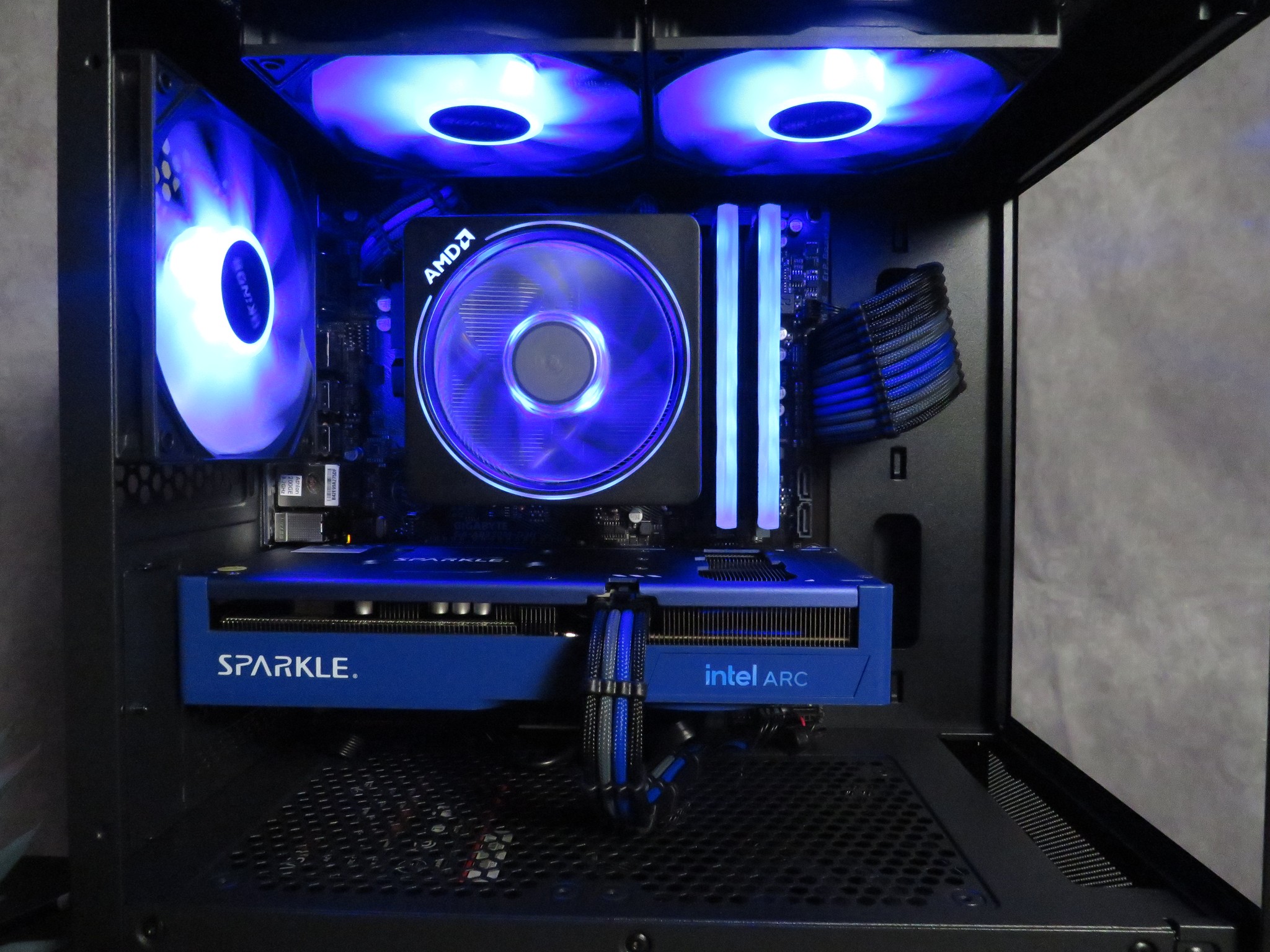Intel Arc Gaming: Ryzen 5 3600X + Sparkle Arc B570 + 16 GB DDR4 + 1 TB NVME