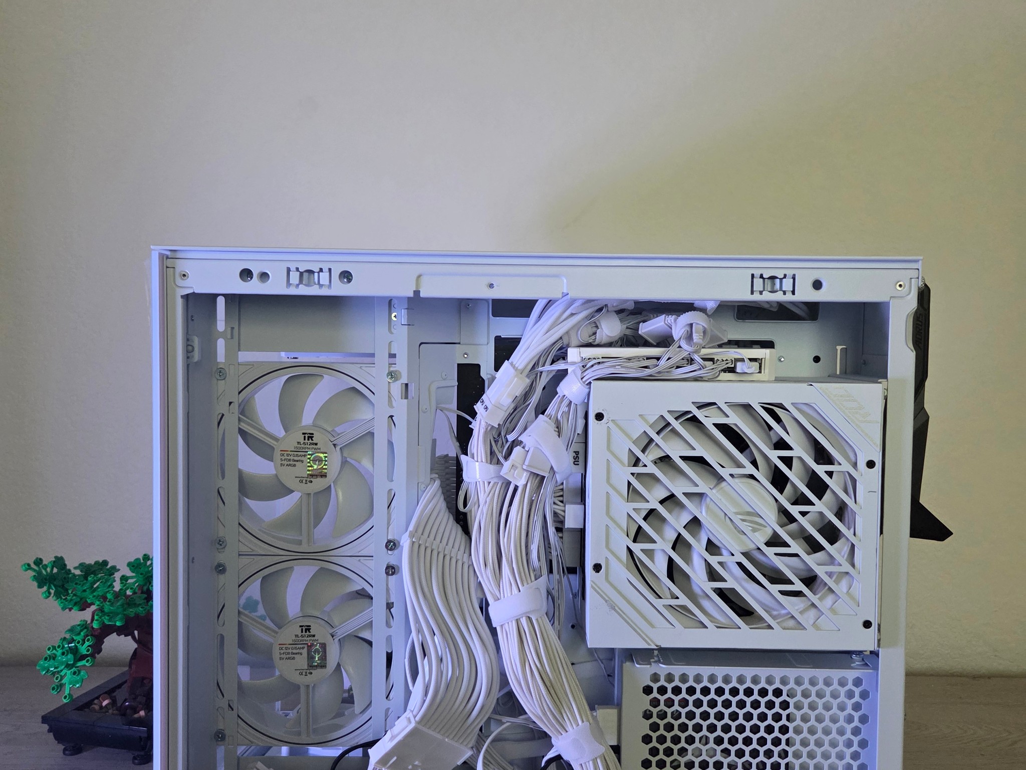 🧊 Beautiful Snow Den Gaming PC 💠