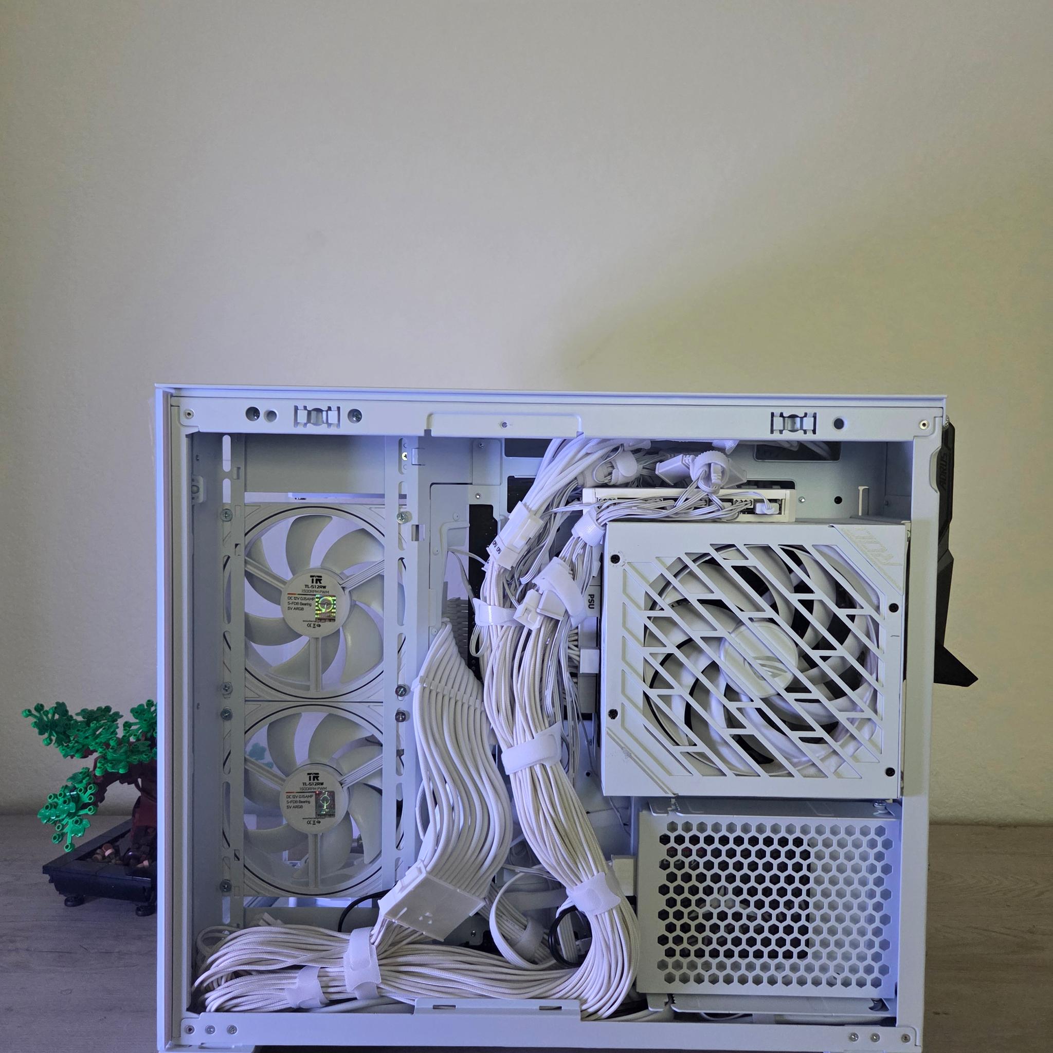 🧊 Beautiful Snow Den Gaming PC 💠