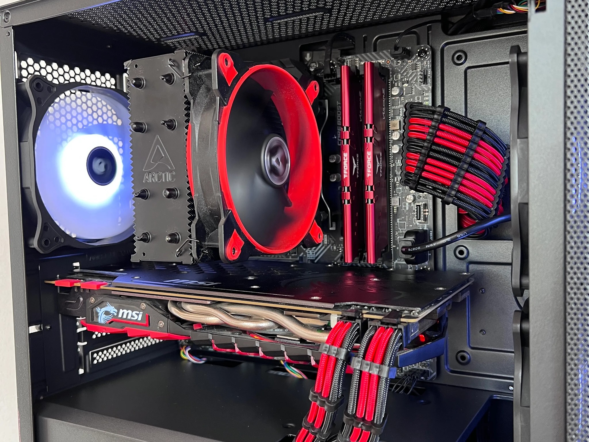 🟥⬛ Black & Red Budget Build | i3-12100F | GTX 1070 ⬛🟥