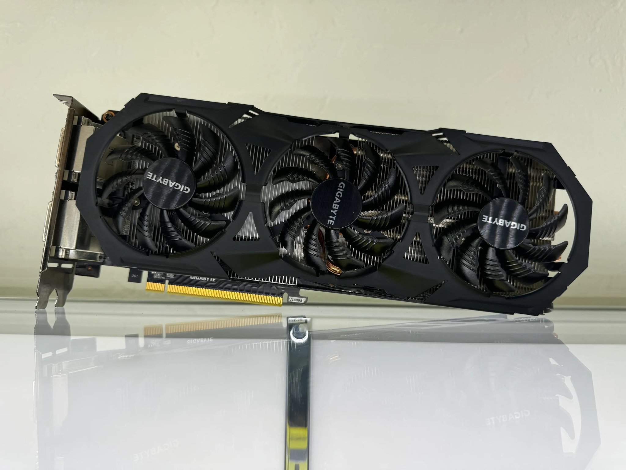 GIGABYTE GeForce GTX 980 WINDFORCE 3X OC EDITION 4GB Graphics Card (Refurbished)