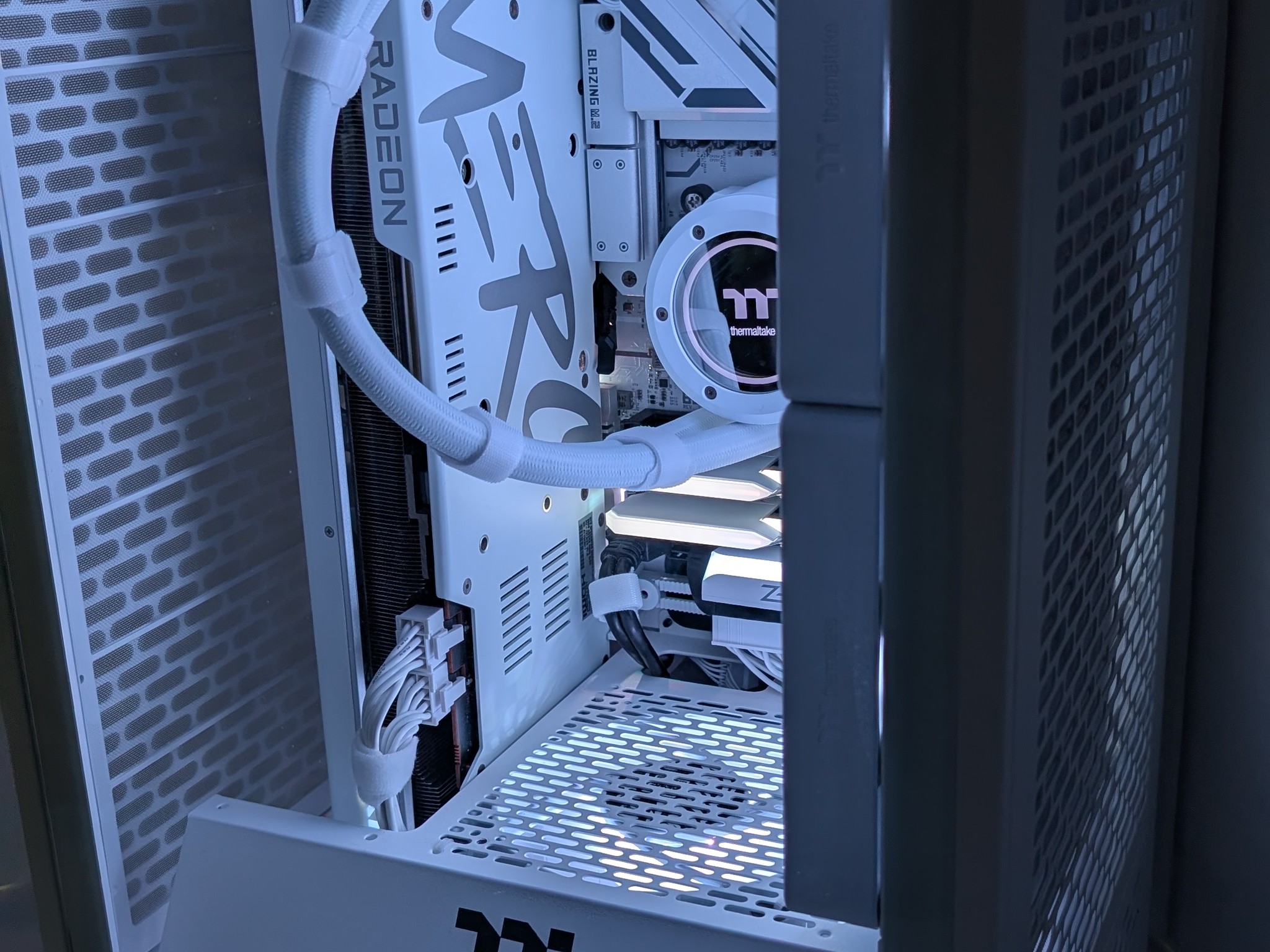 ☆★✮ Thermaltake White Out ✮★☆ All New