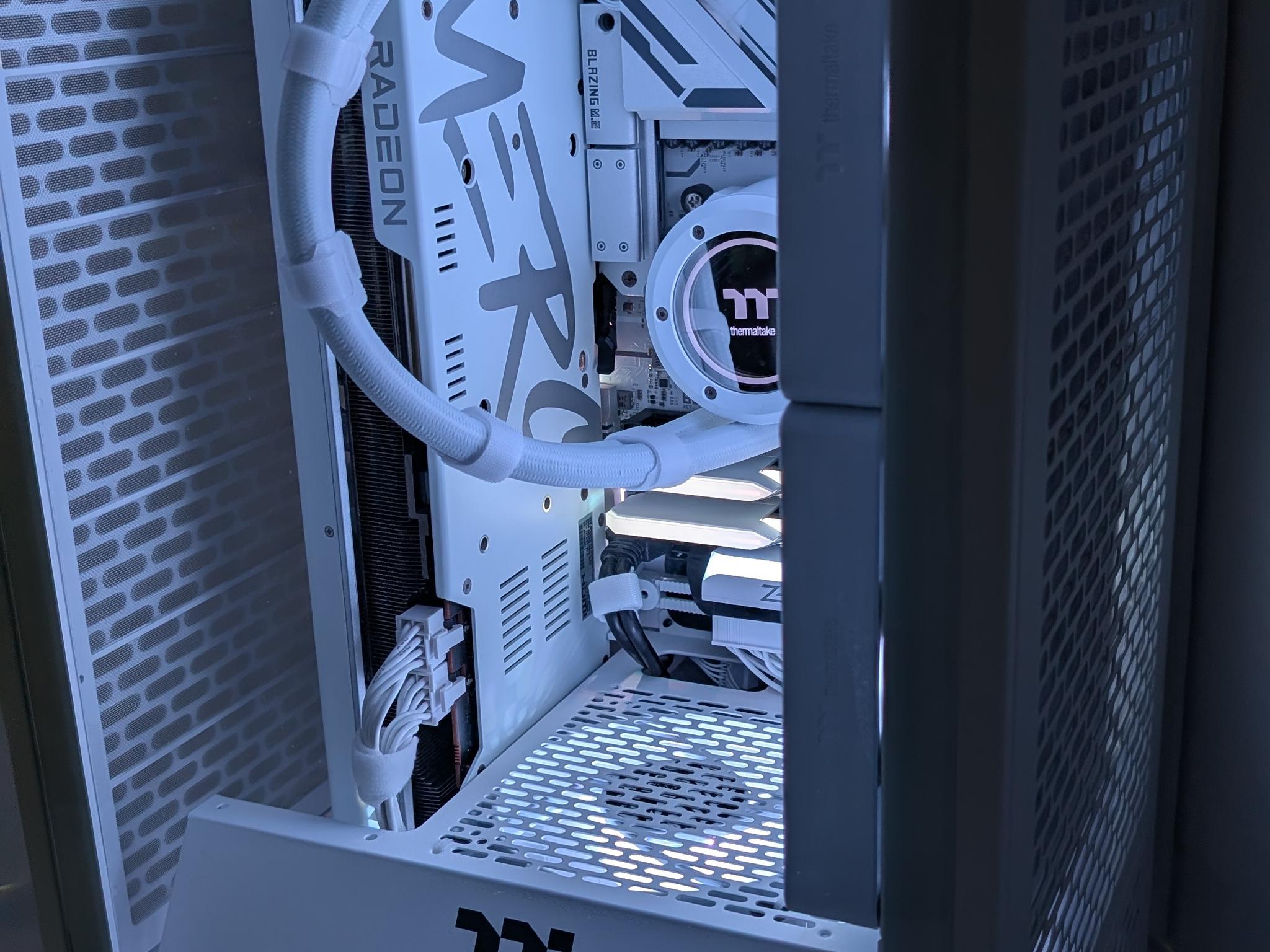 ☆★✮ Thermaltake White Out ✮★☆ All New