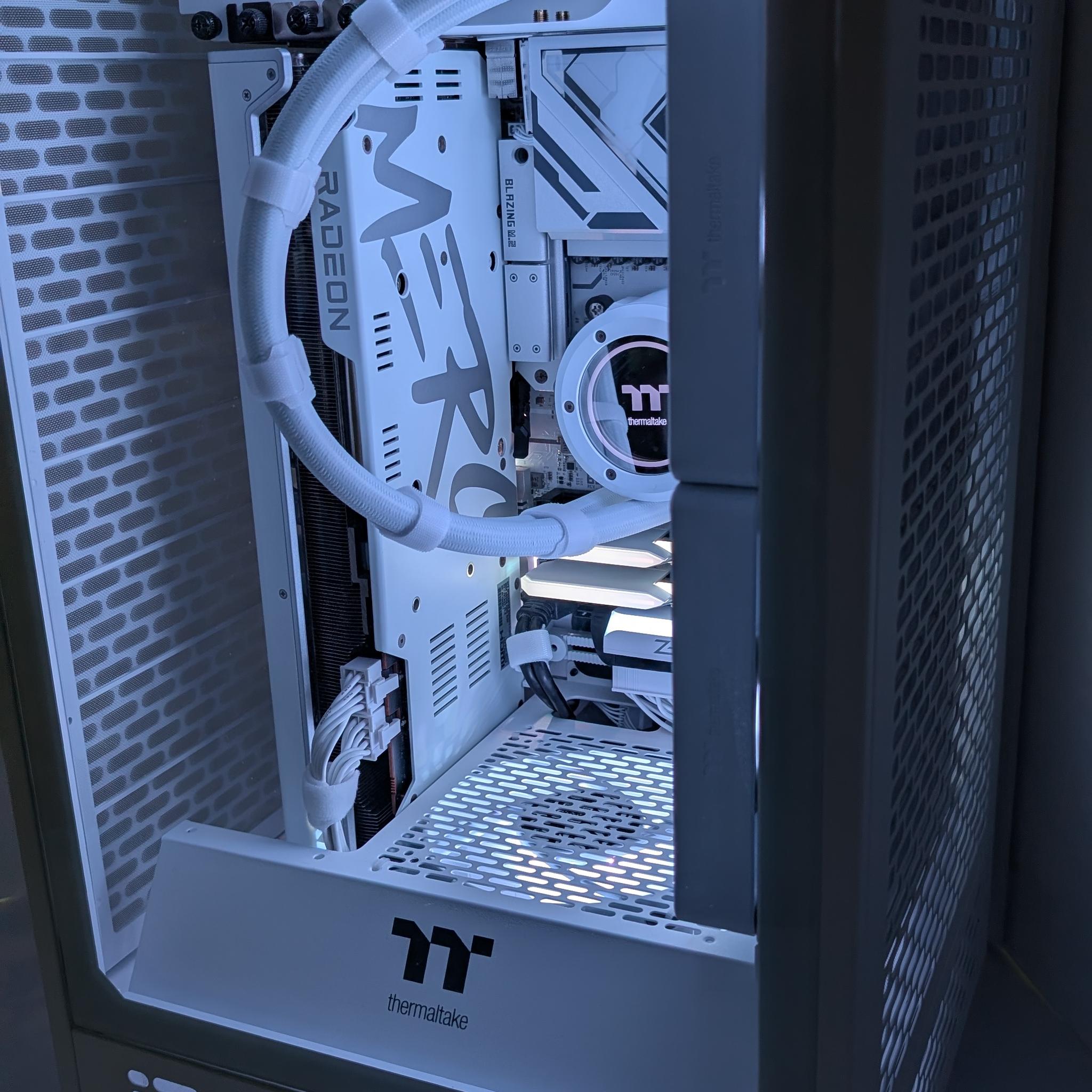 ☆★✮ Thermaltake White Out ✮★☆ All New