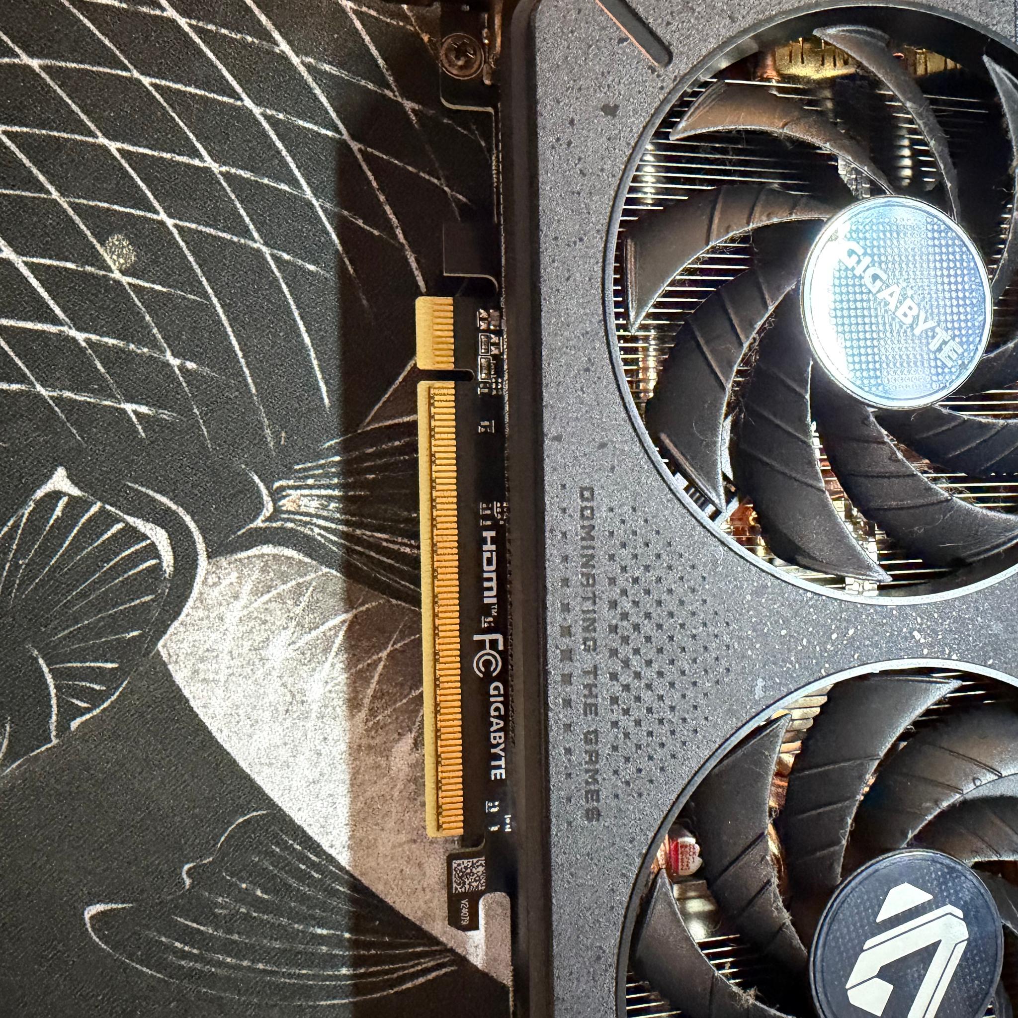GIGABYTE Radeon RX 9060 XT GAMING OC 16G