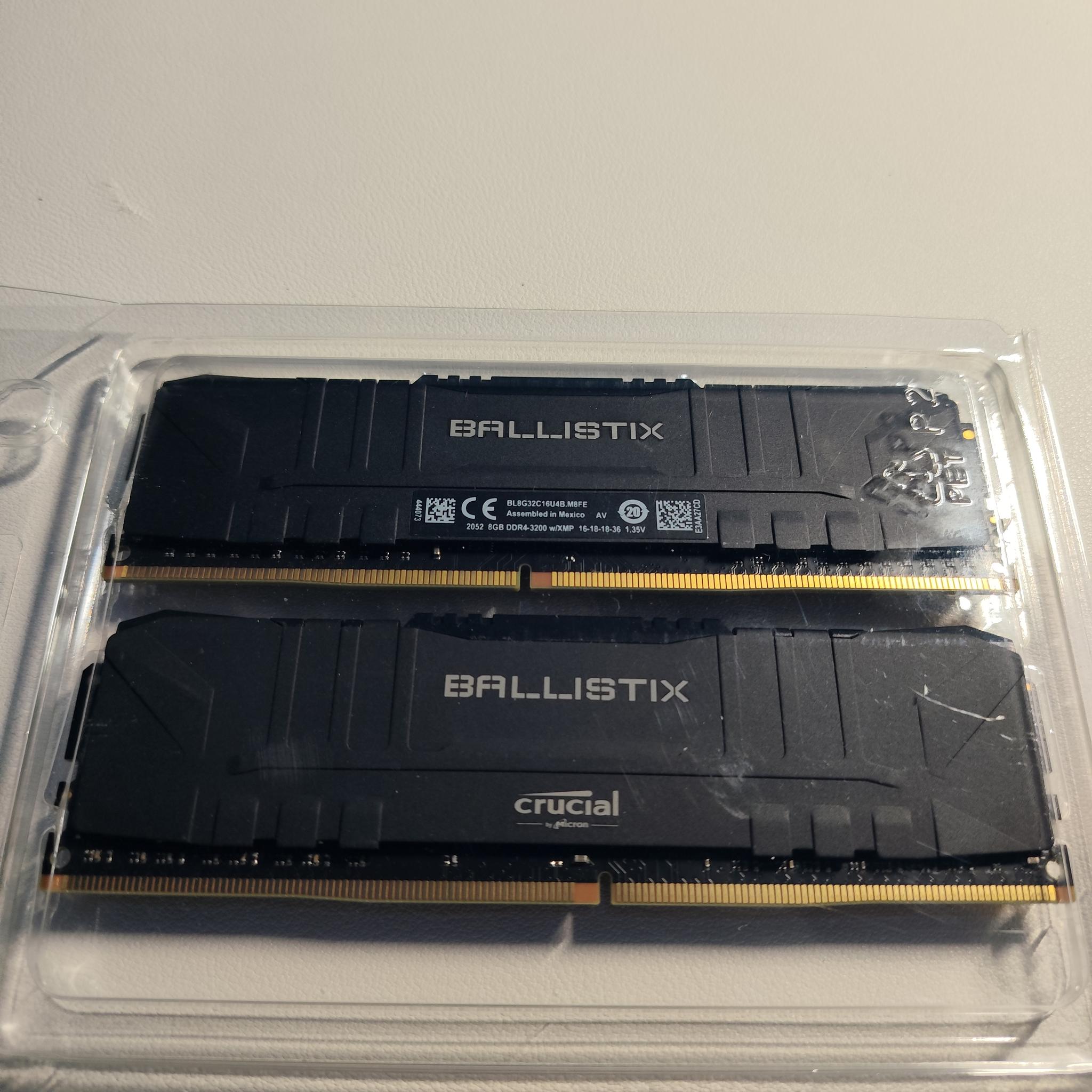 Crucial Ballistix 16GB (2x8GB) RAM DDR4