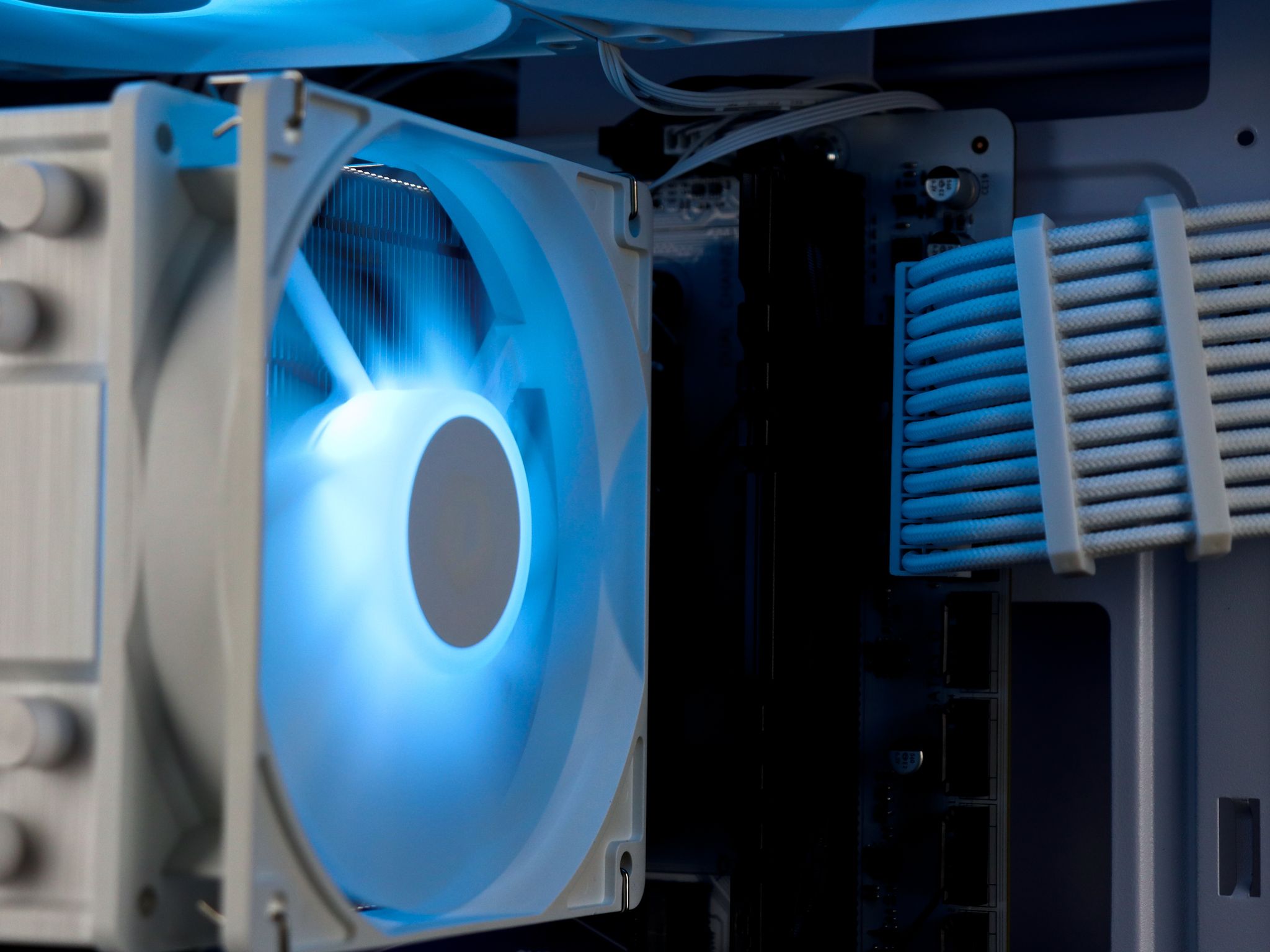 🧊❄️🧊 White Gaming PC – RTX 3070, Ryzen 7 3700X, 16GB RAM, 1TB NVMe SSD - WiFi, BlueTooth🧊❄️🧊