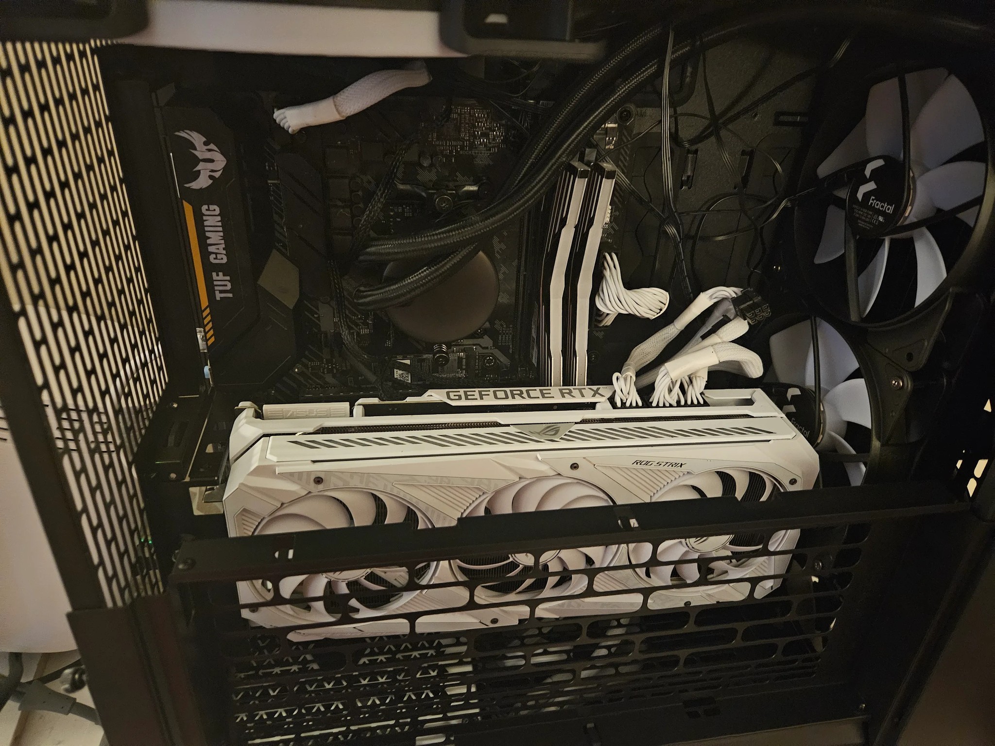 Asus Rog Strix 3090 white. Barely used