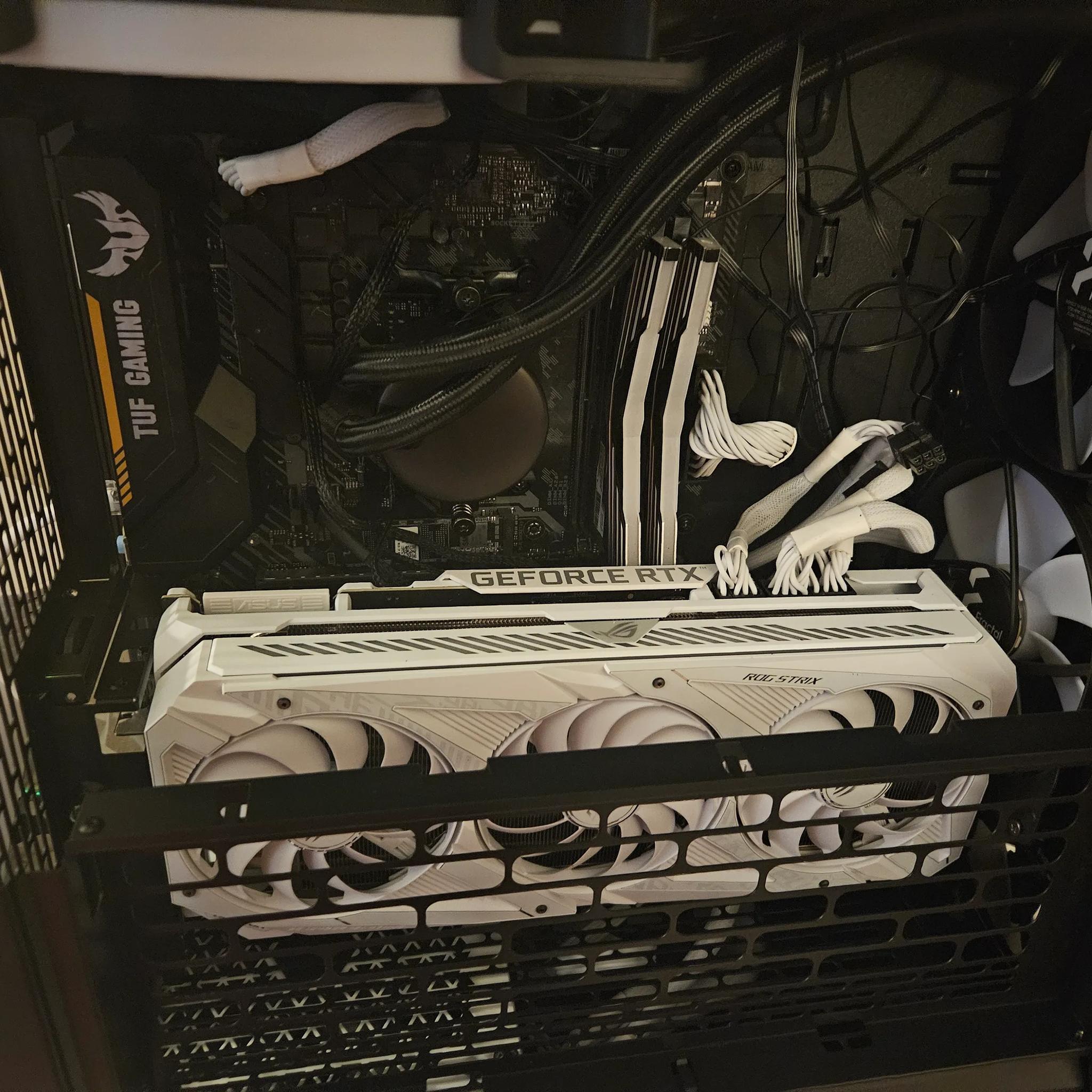 Asus Rog Strix 3090 white. Barely used