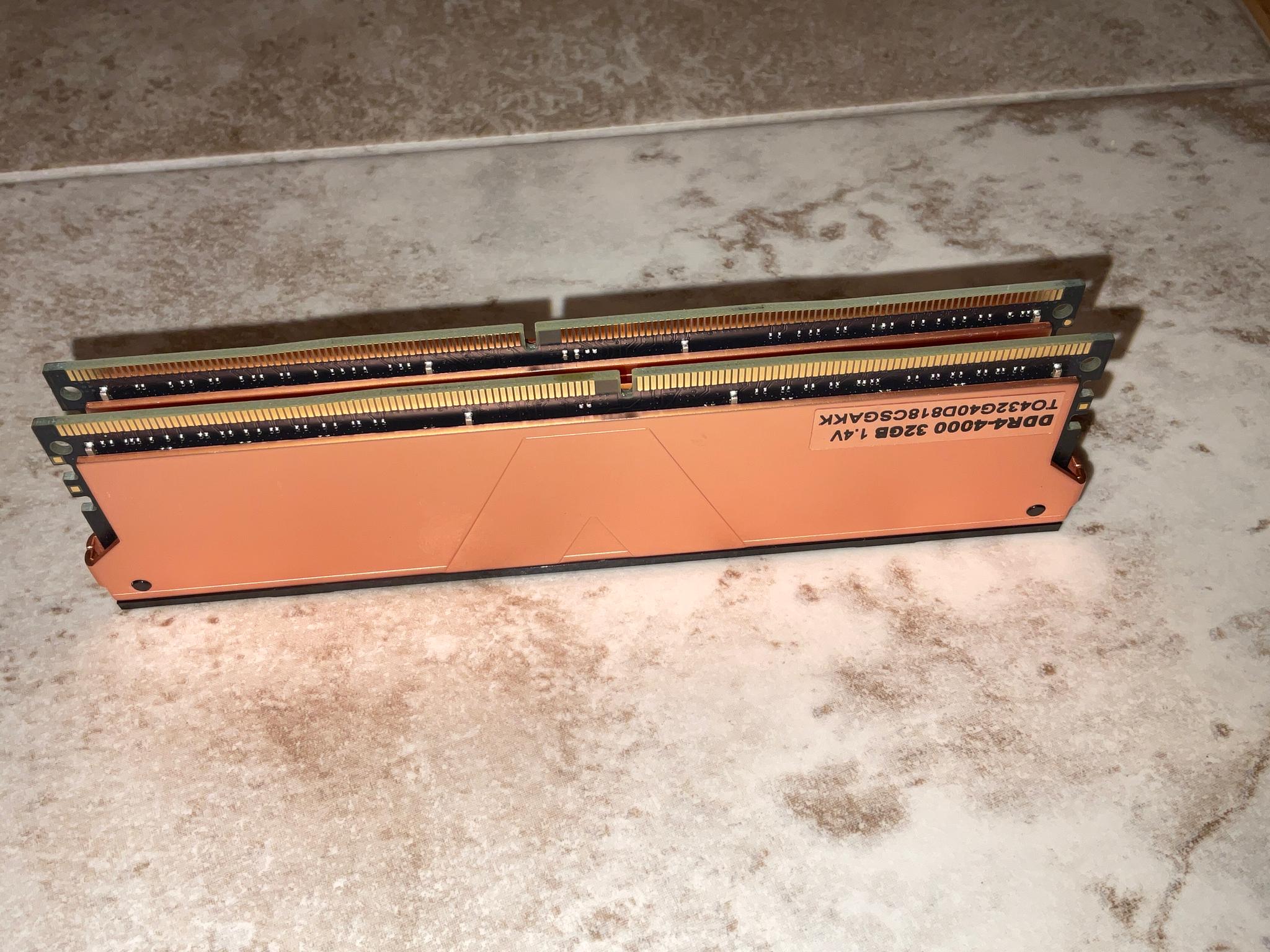 V-Color Skywalker Plus DDR4-4000 64GB (2 x 32) CL18-22-22-42 1.4V