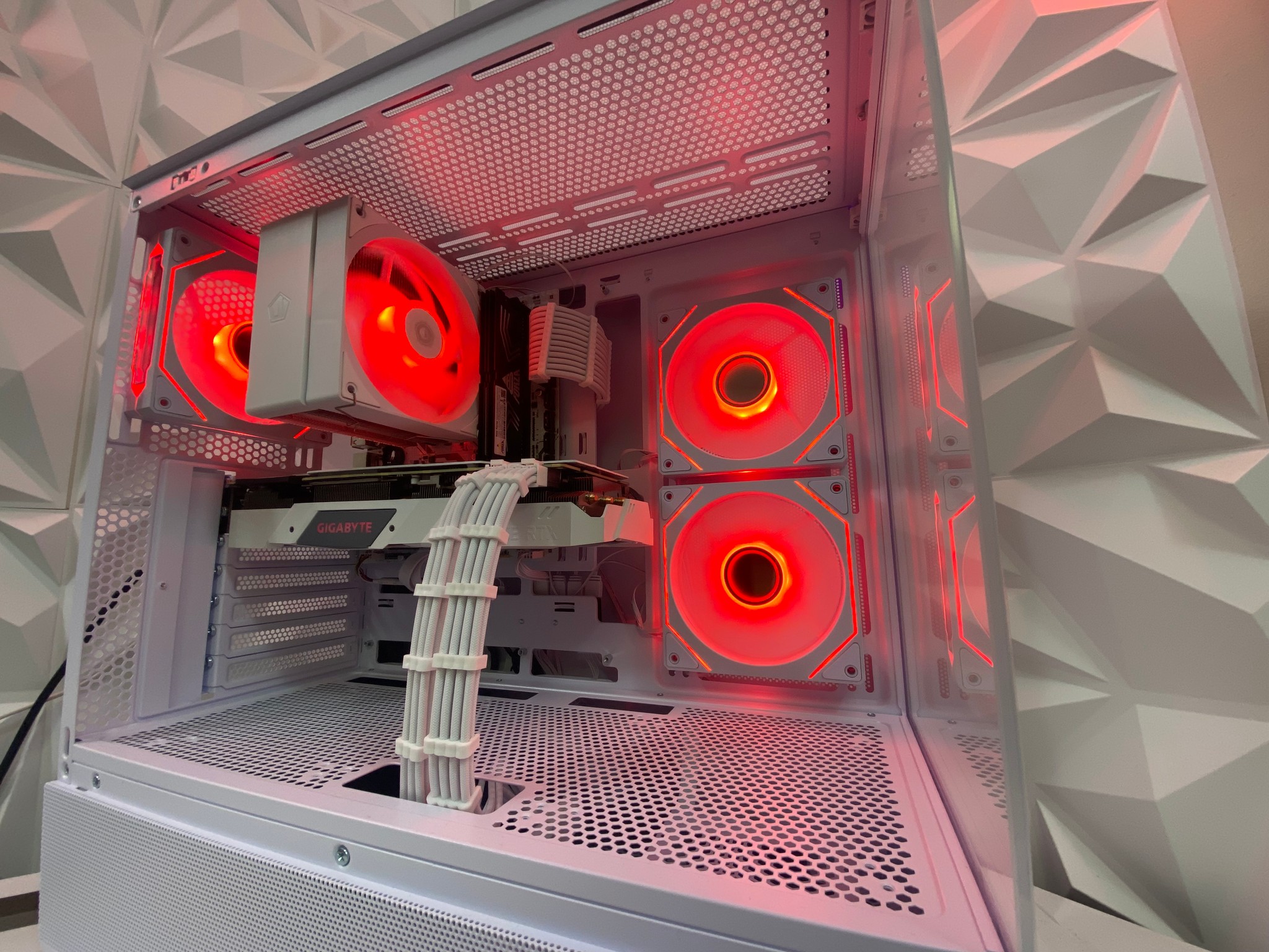 🎅🎅 White Elite Build – Ryzen 7 2700X + RTX 2070 Super 8GB | 1080p/1440p High FPS Ready