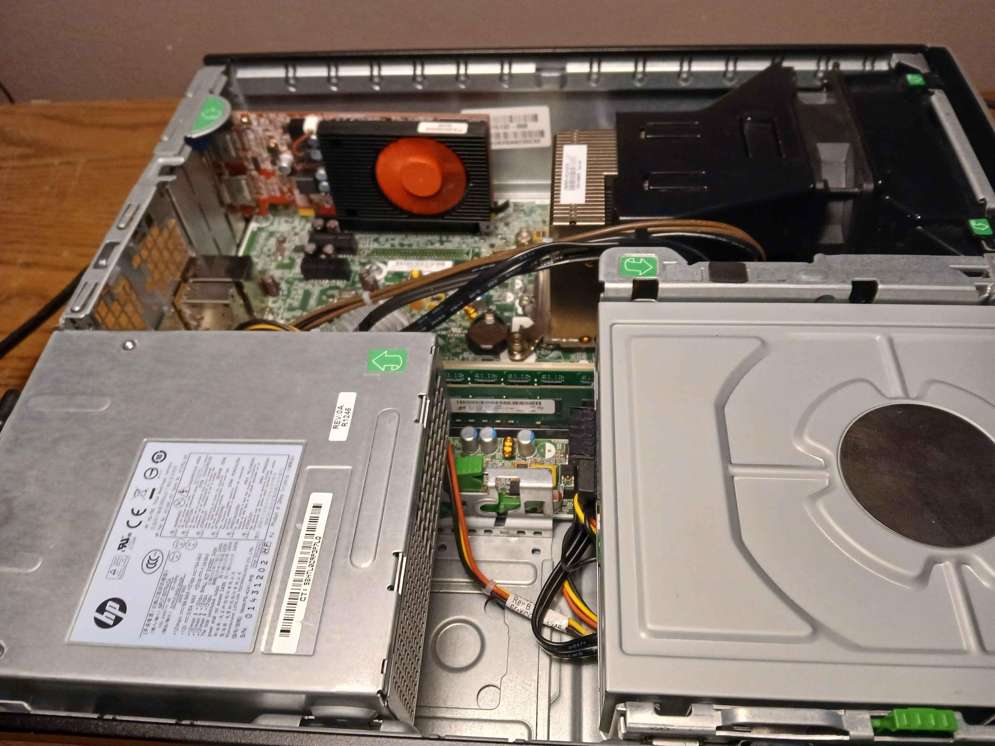 Xeon e3-1240 | FirePro W2100 | 8gb 1600MHz | 240gb ssd