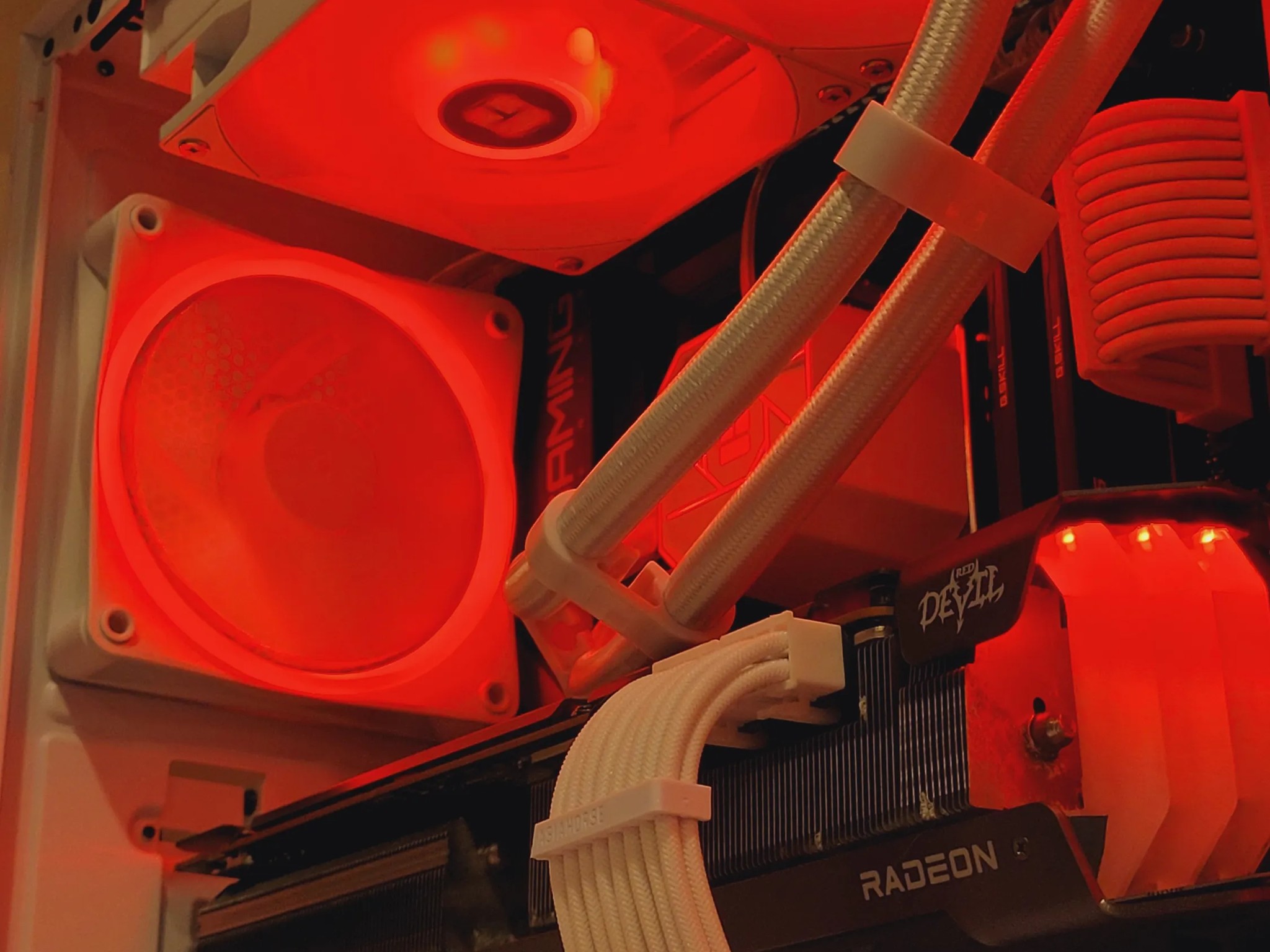 Gaming PC | Ryzen 7 7700X | RX 6800XT 16GB | 32GB DDR5 | 1TB nVME SSD | 1440p White Gaming PC RGB