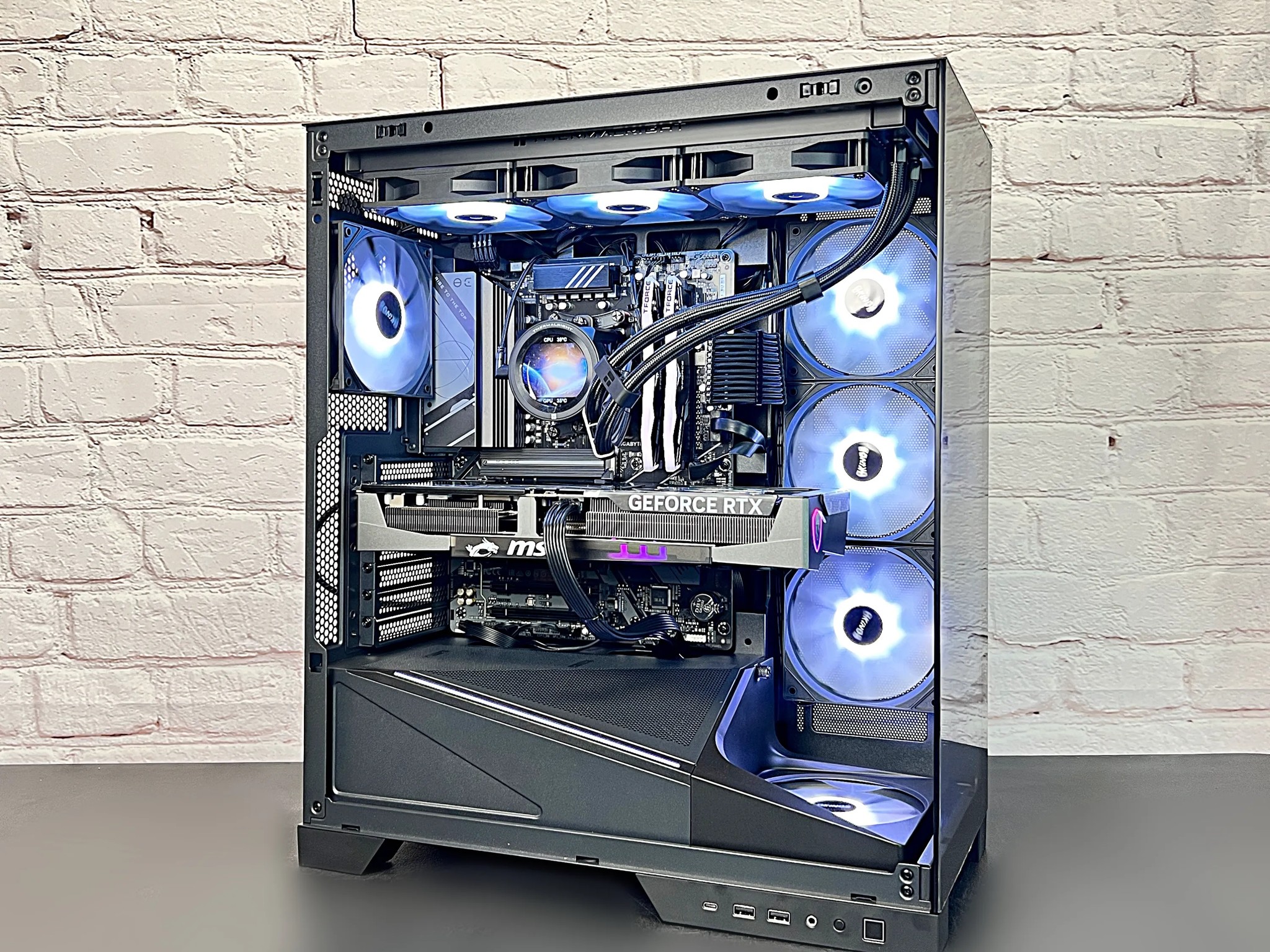 RTX 5070 TI  Ryzen 7800X3D 32GB DDR5 2TB M.2 Win 11 Pro