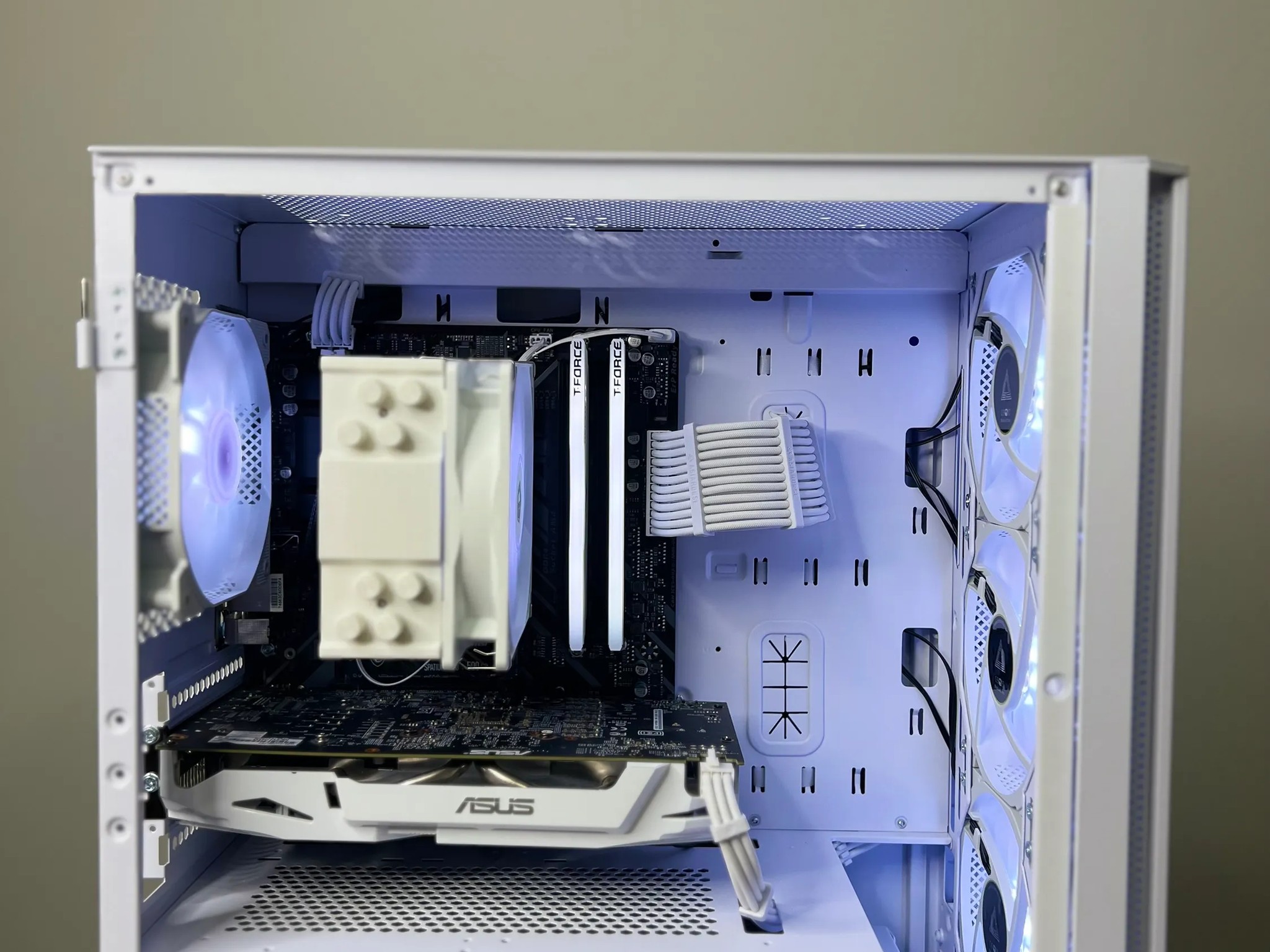 ⚪❄️ Ryzen 5 3600 | GTX 1060 6GB 🧊| 16GB Ram 🧊| 512GB Gen4 NVME ❄️Custom White PC ⚪