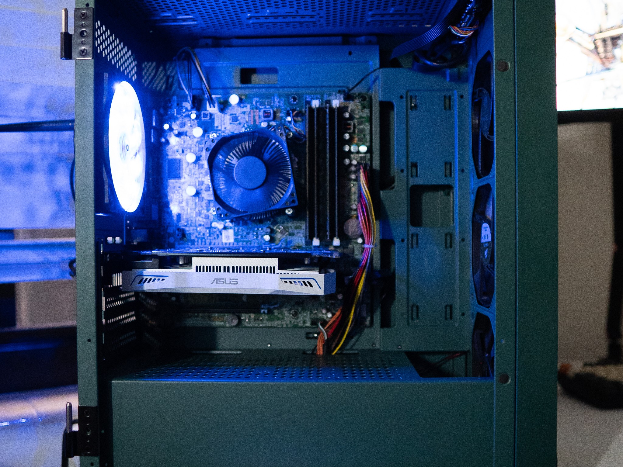 ⚫❄️ | NVIDIA GTX 950 | INTEL i5 2400 | 10GB DDR3 RAM | 240GB SSD + 80GB HDD | Arctic Blizzard