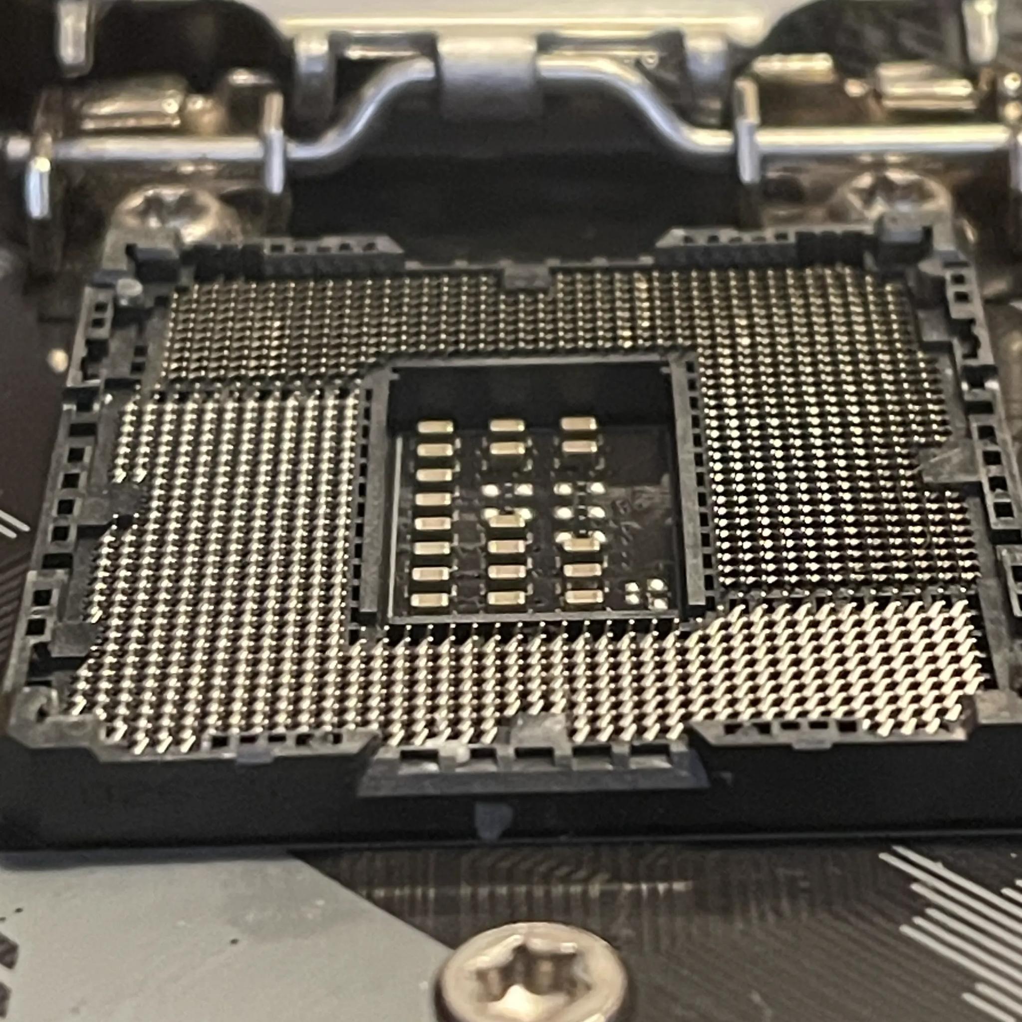 B365M TUF | Intel i7 9700KF | 16 GB DDR4 3000 MHZ CL15