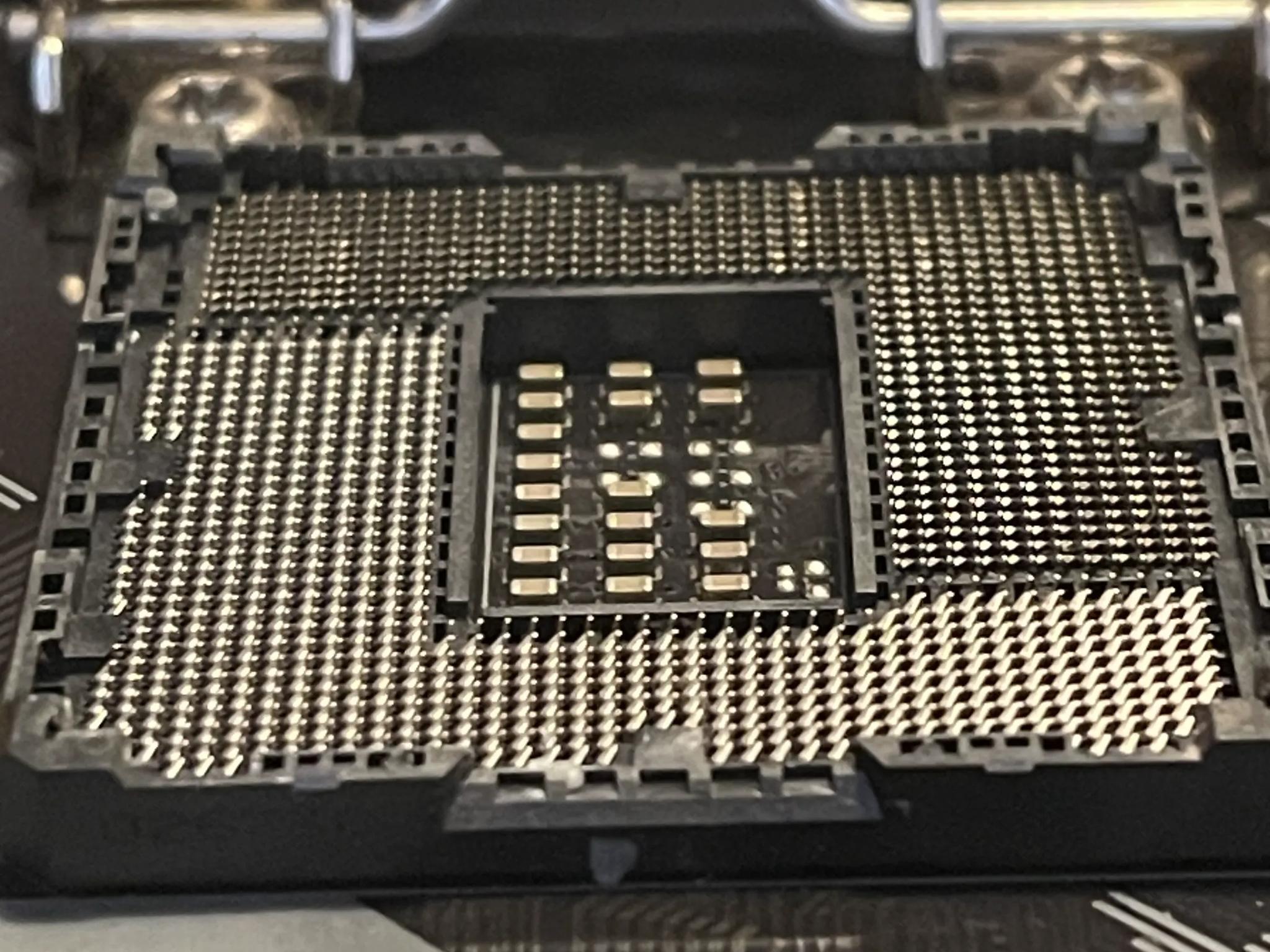 B365M TUF | Intel i7 9700KF | 16 GB DDR4 3000 MHZ CL15