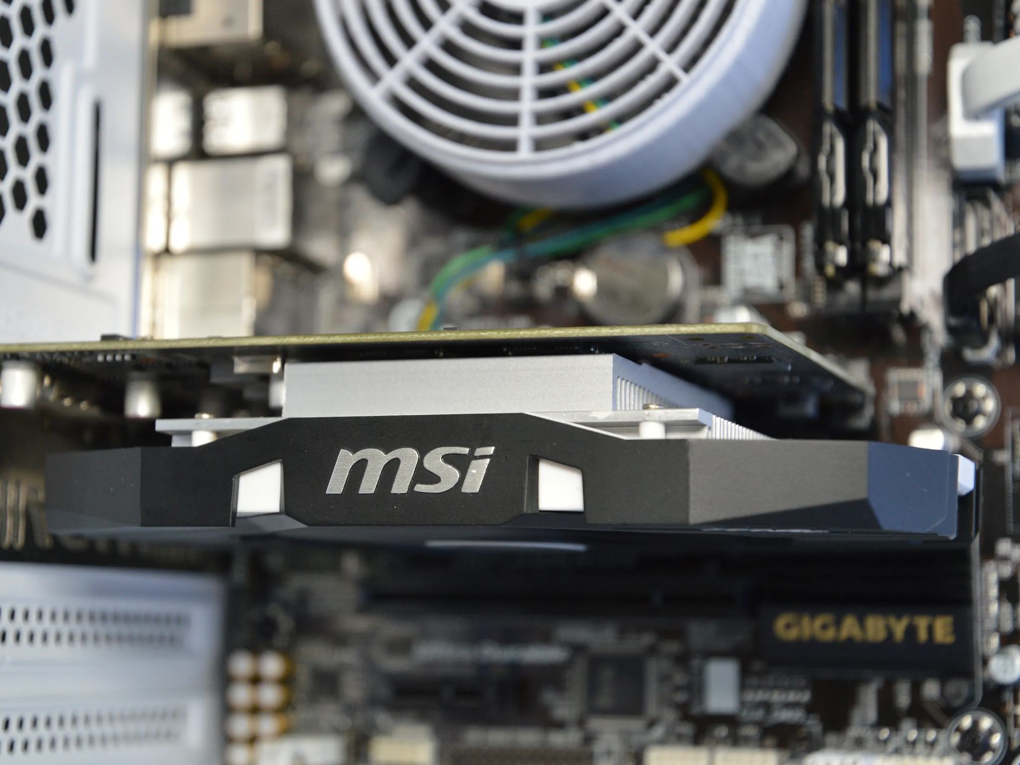 ❄️🔥| GTX 1050Ti 4GB | INTEL i5 4460 | 16GB DDR3 RAM | 256GB SSD + 1TB Hard Drive | SnowBlaze |