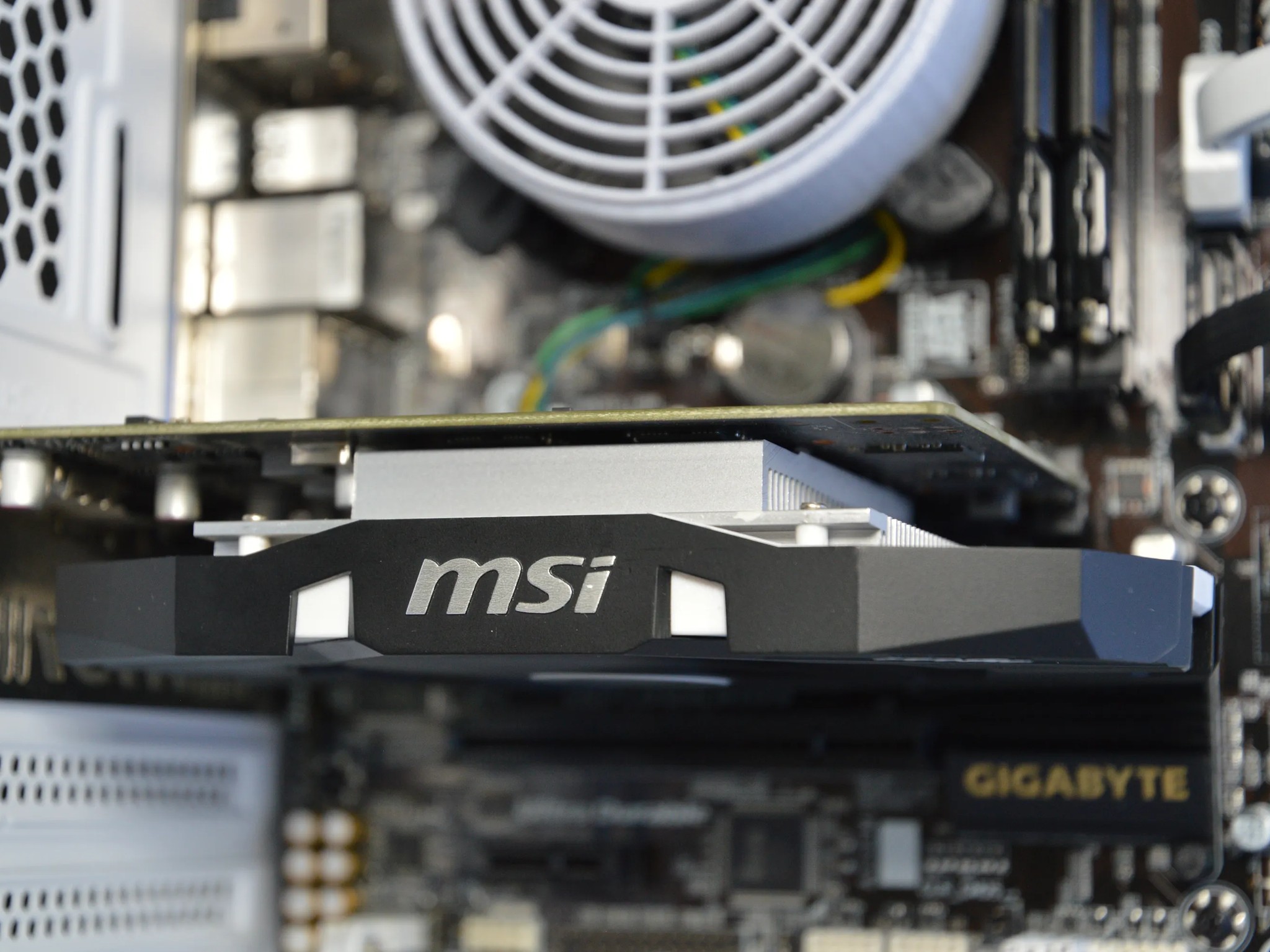 ❄️🔥| GTX 1050Ti 4GB | INTEL i5 4460 | 16GB DDR3 RAM | 256GB SSD + 1TB Hard Drive | SnowBlaze |