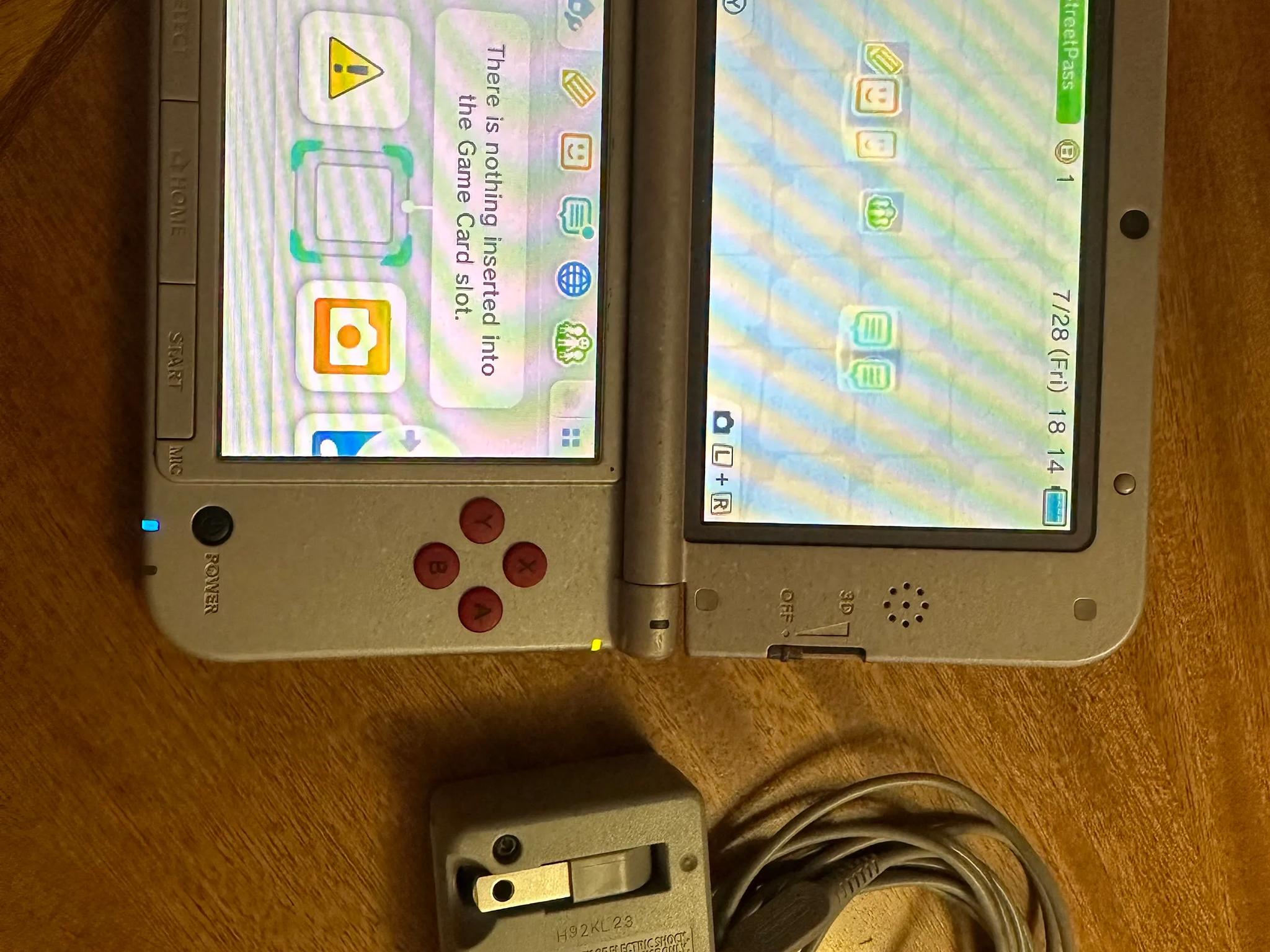 Nintendo 3DS XL Retro NES Edition