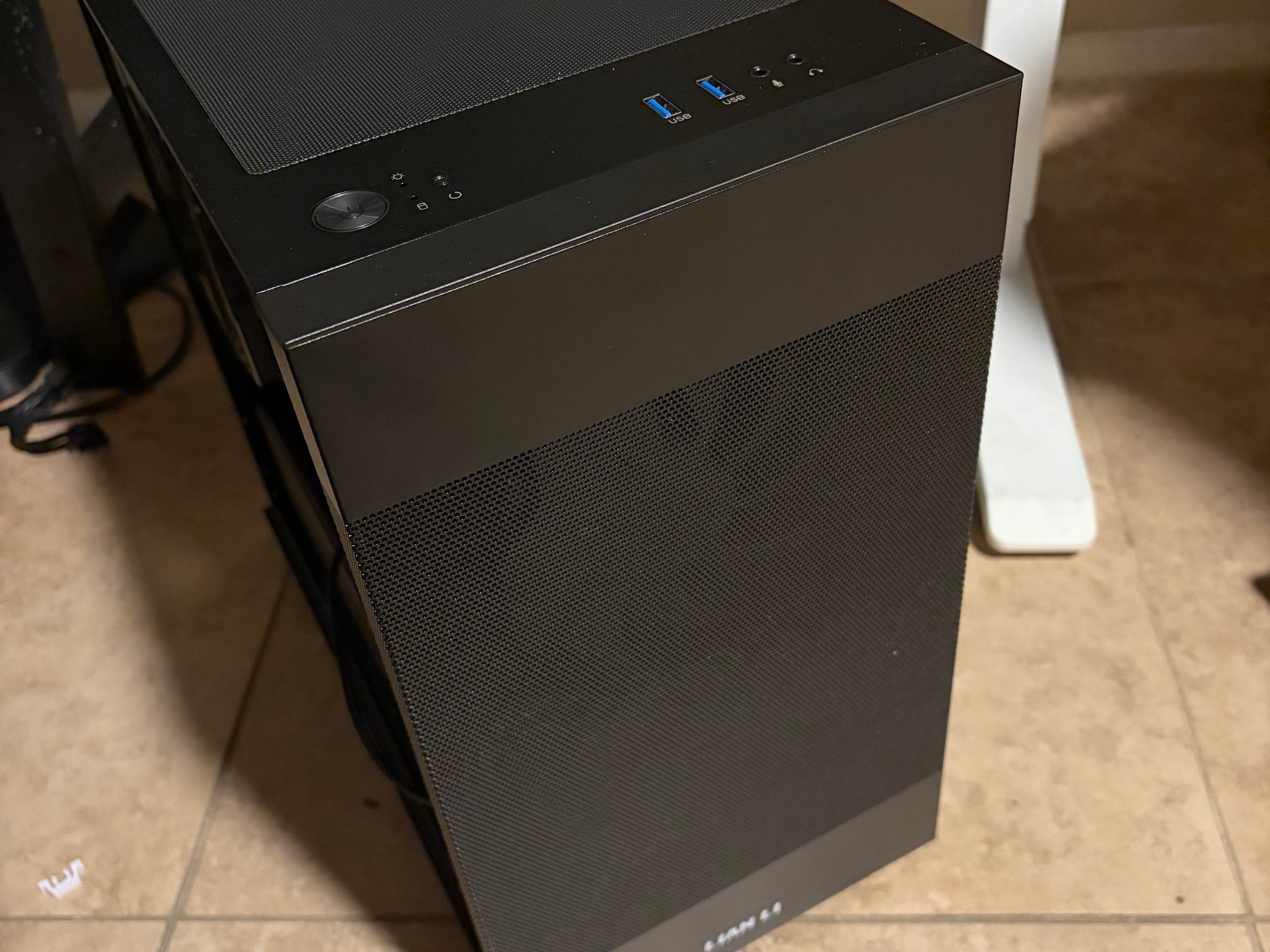 Radeon RX 7800 XT Custom Gaming PC - Ryzen 5 7500X3D, 16GB RAM, 512GB NVMe SSD