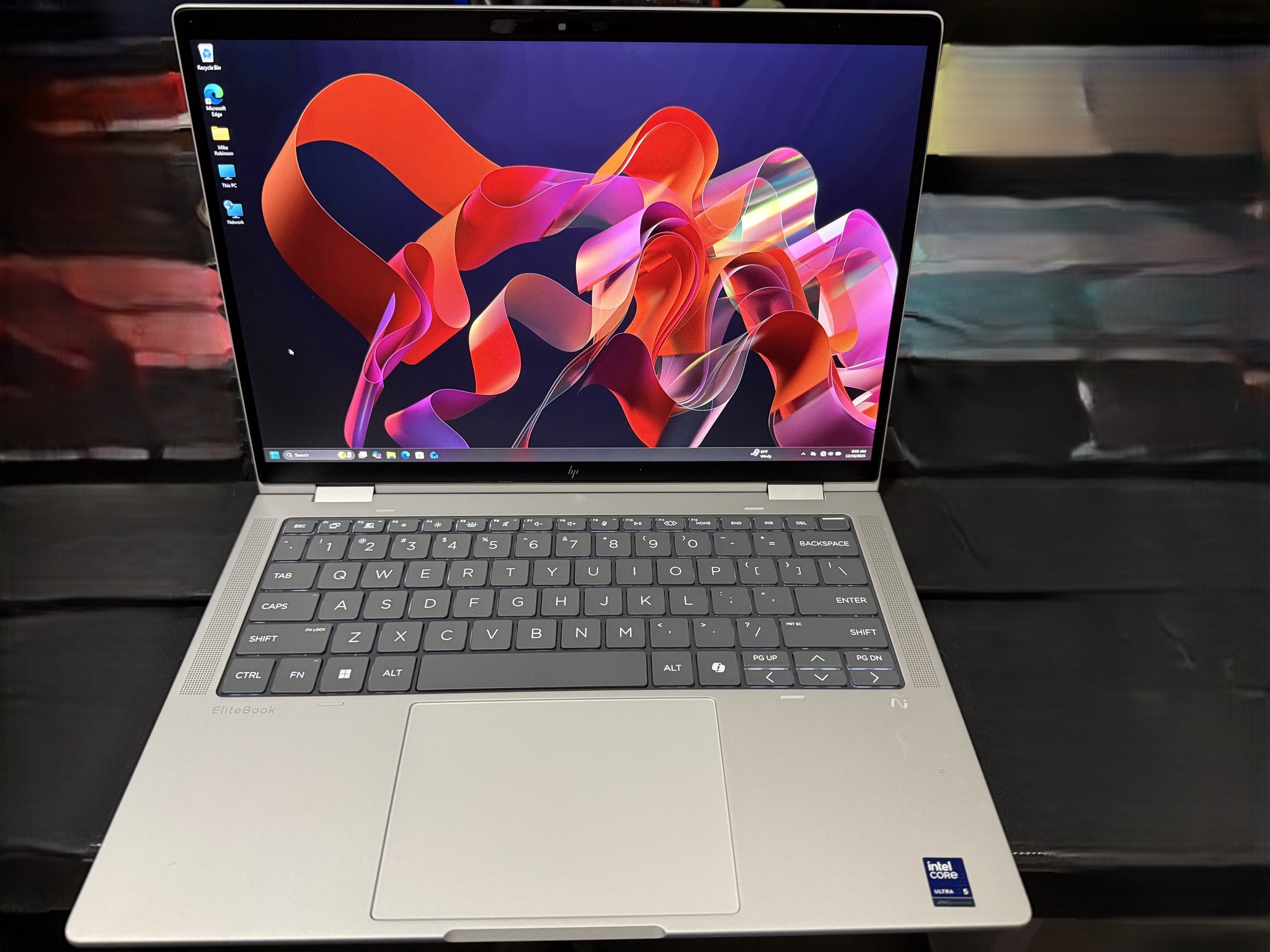 HP EliteBook X Flip G1i 14-inch Notebook Next Gen AI PC