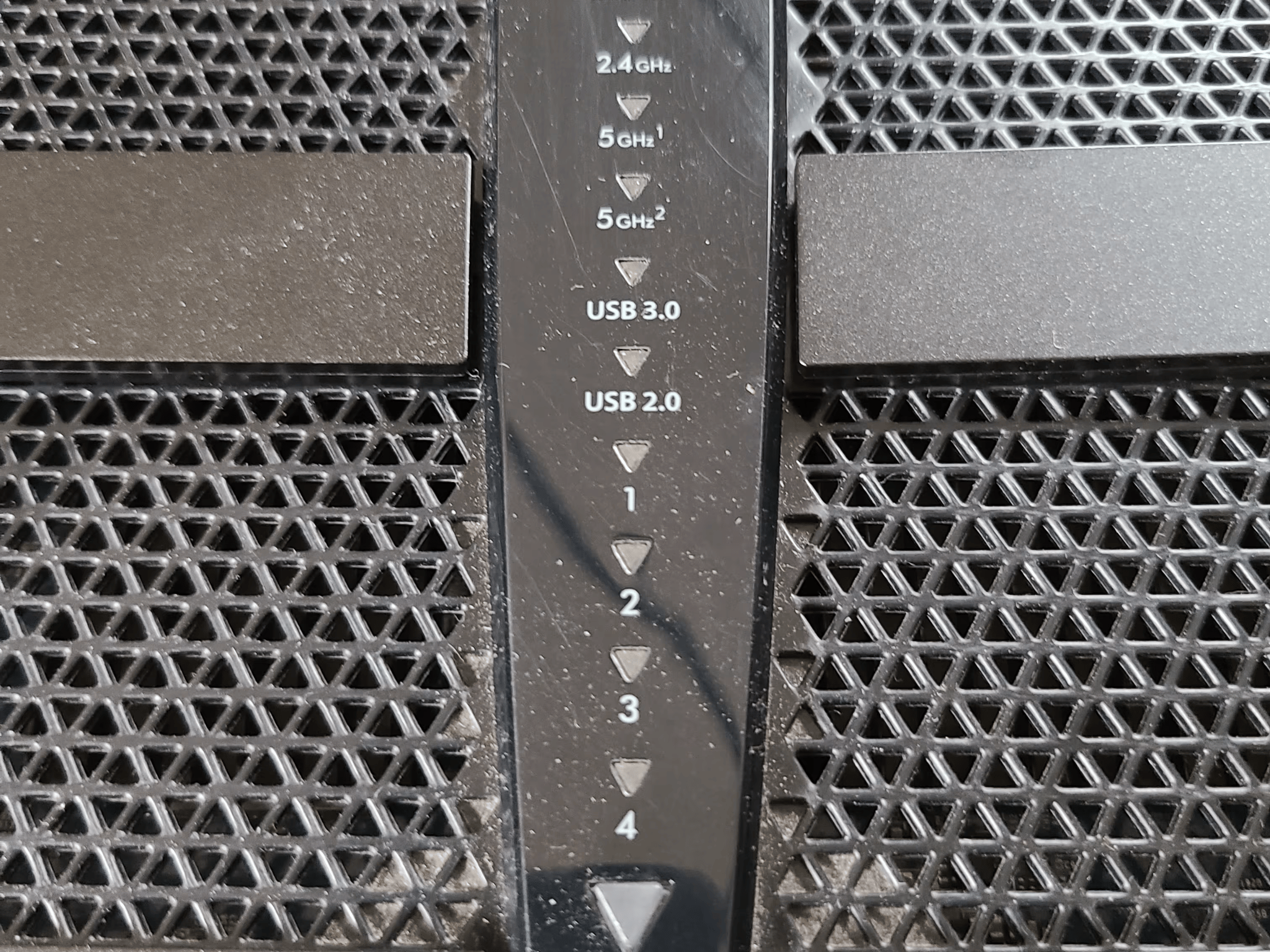 NETGEAR Nighthawk X6 AC3200 Tri-Band WiFi Router - R8000