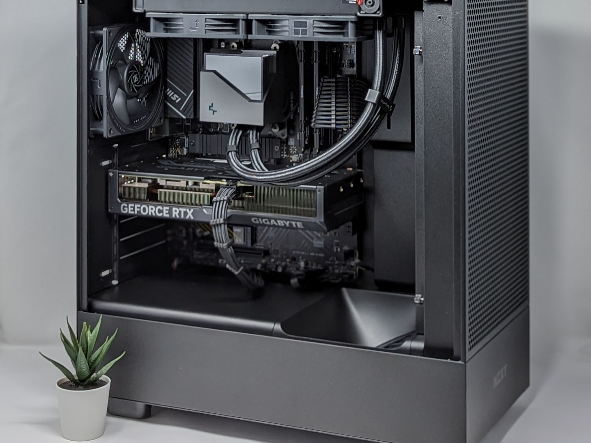 Elegant Flow | Nvidia RTX 4070 | Ryzen 7 7700X | 32gb RAM | Samsung 990 Pro 1TB Gen 4 NVMe SSD