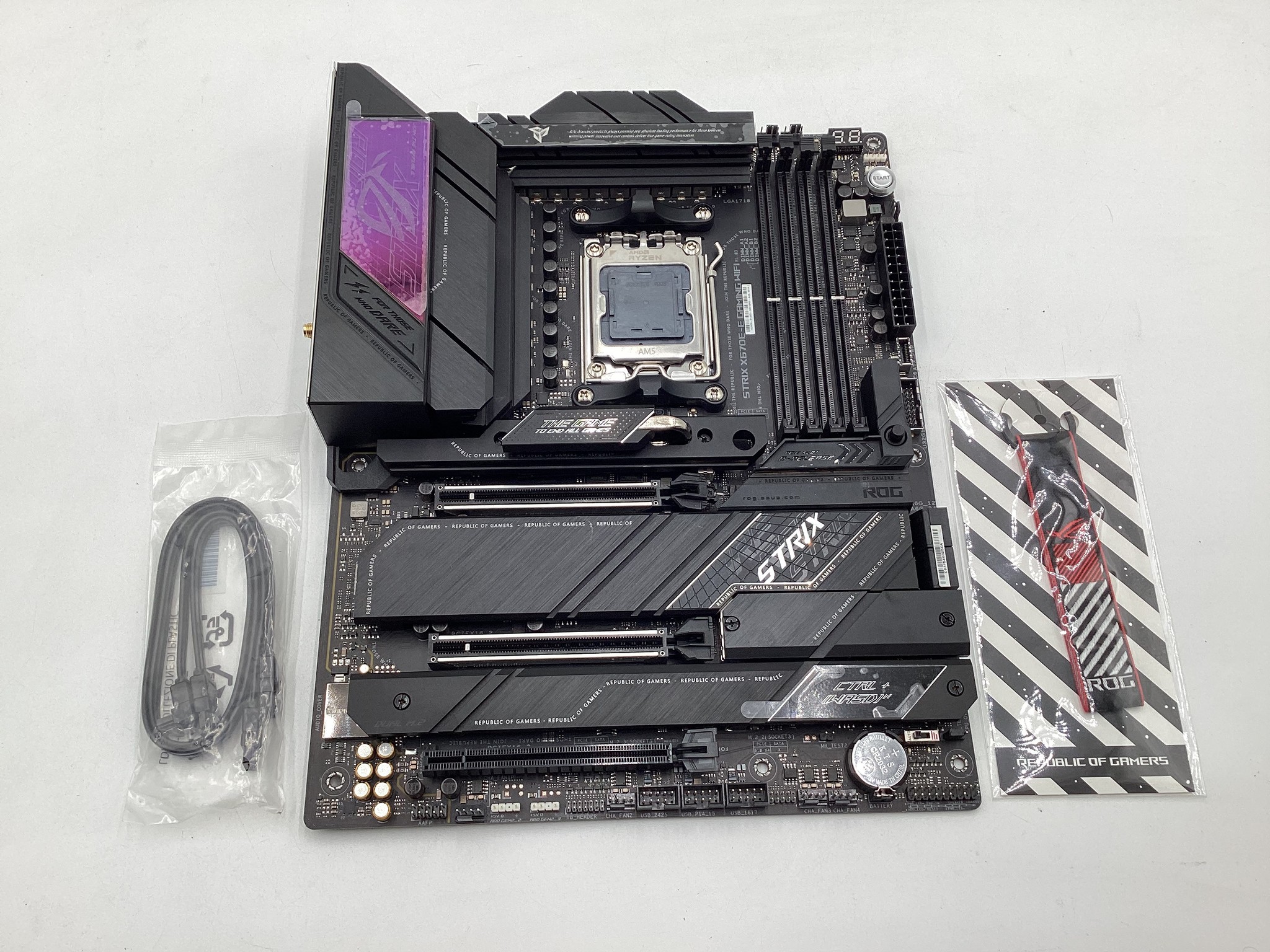 ASUS ROG Strix X670E-E Gaming Socket AM5(LGA 1718) Ryzen 7000 ATX Motherboard