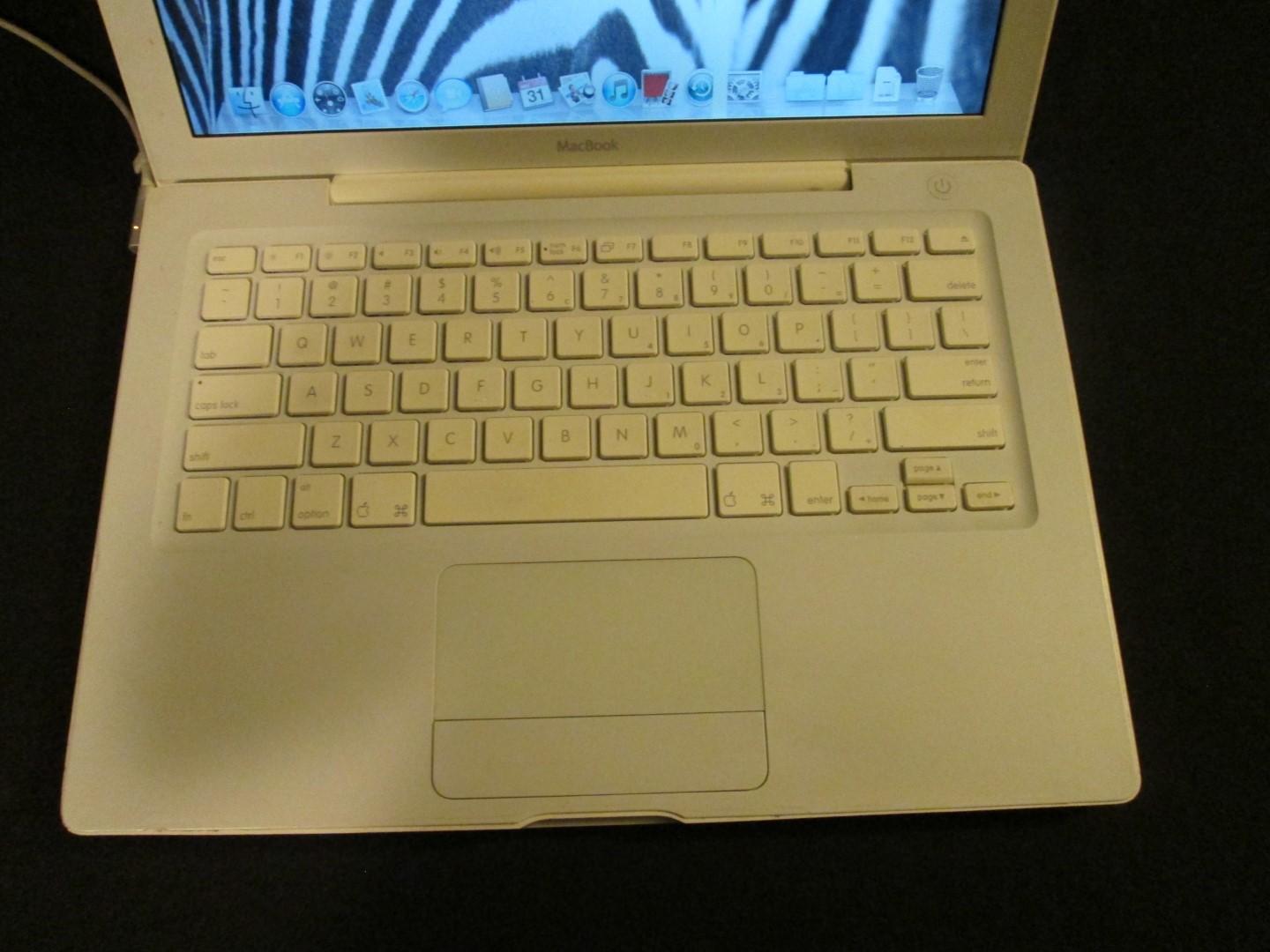 Macbook White