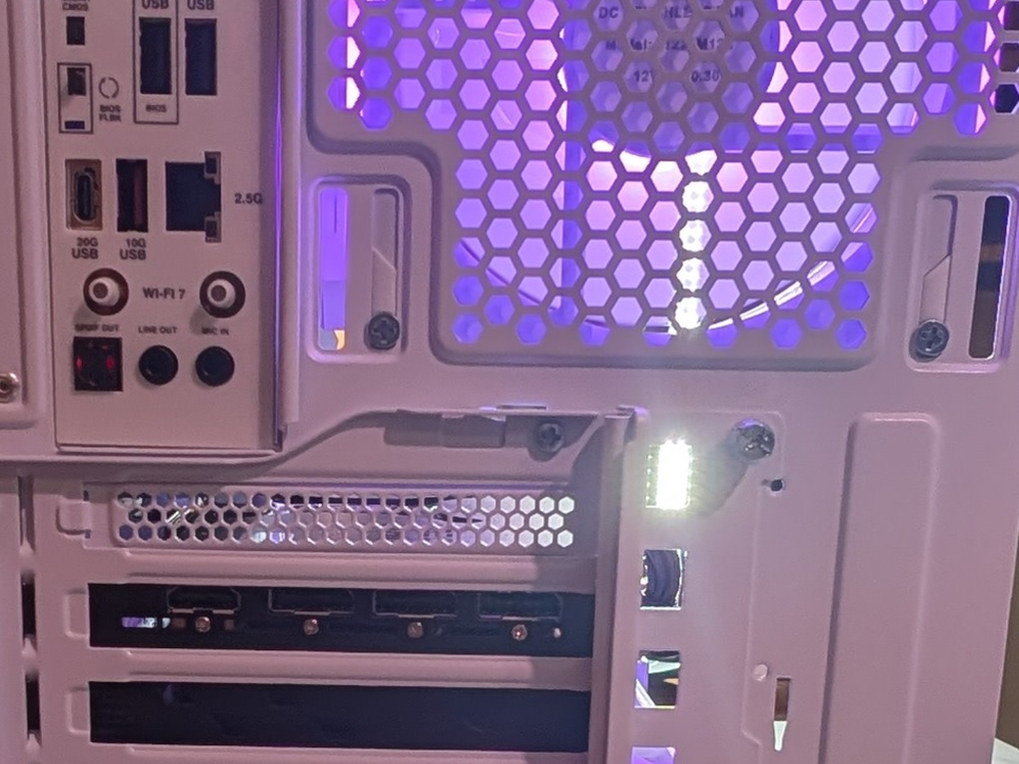 RX 9070XT 16GB | RYZEN 5 9600X | 1TB NVME | 16GB DDR5 | 850W