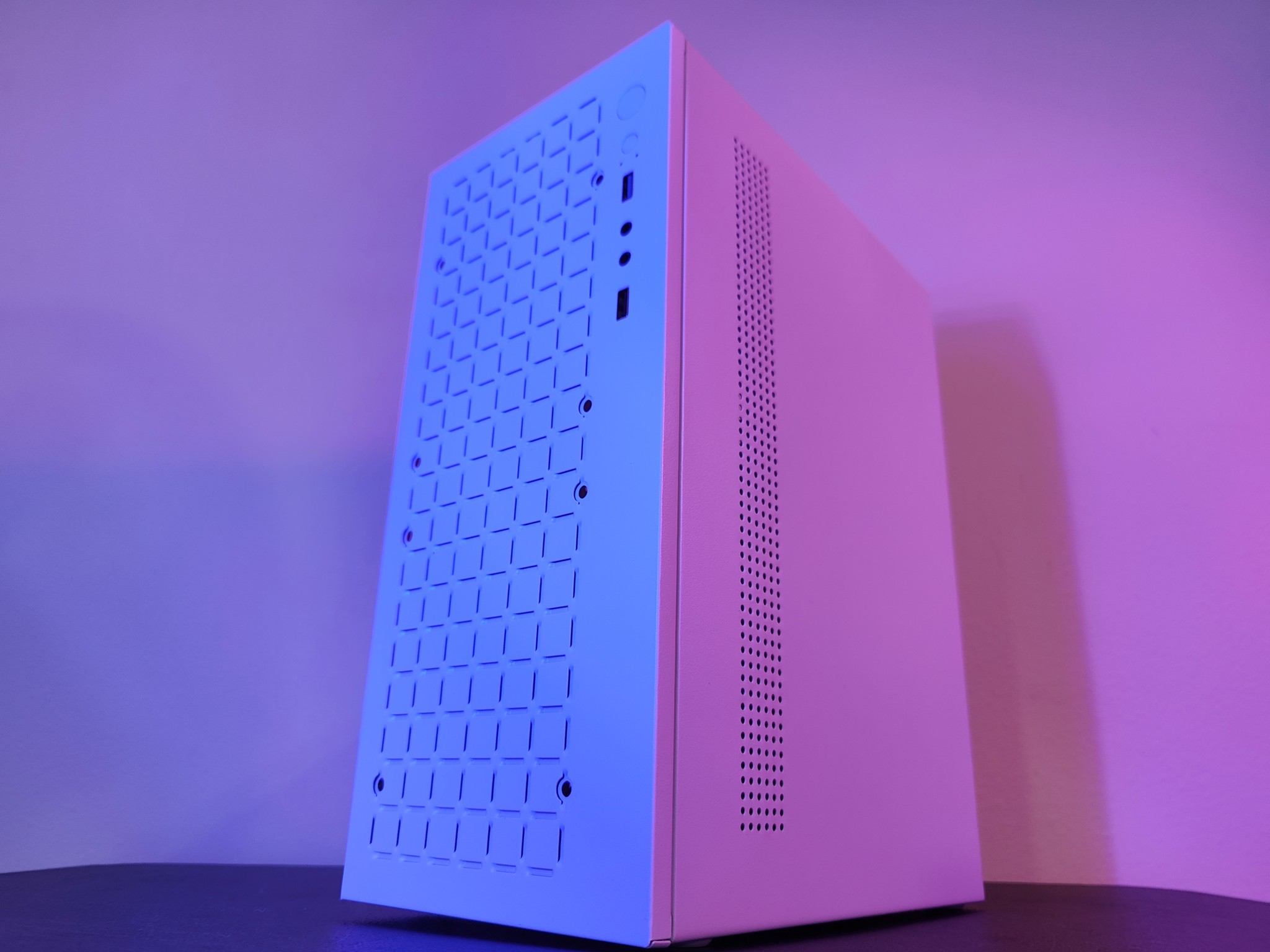 Custom Xeon 10C 20T 8GB RAM AMD FIREPRO S7000 Nobara Linux Gaming PC