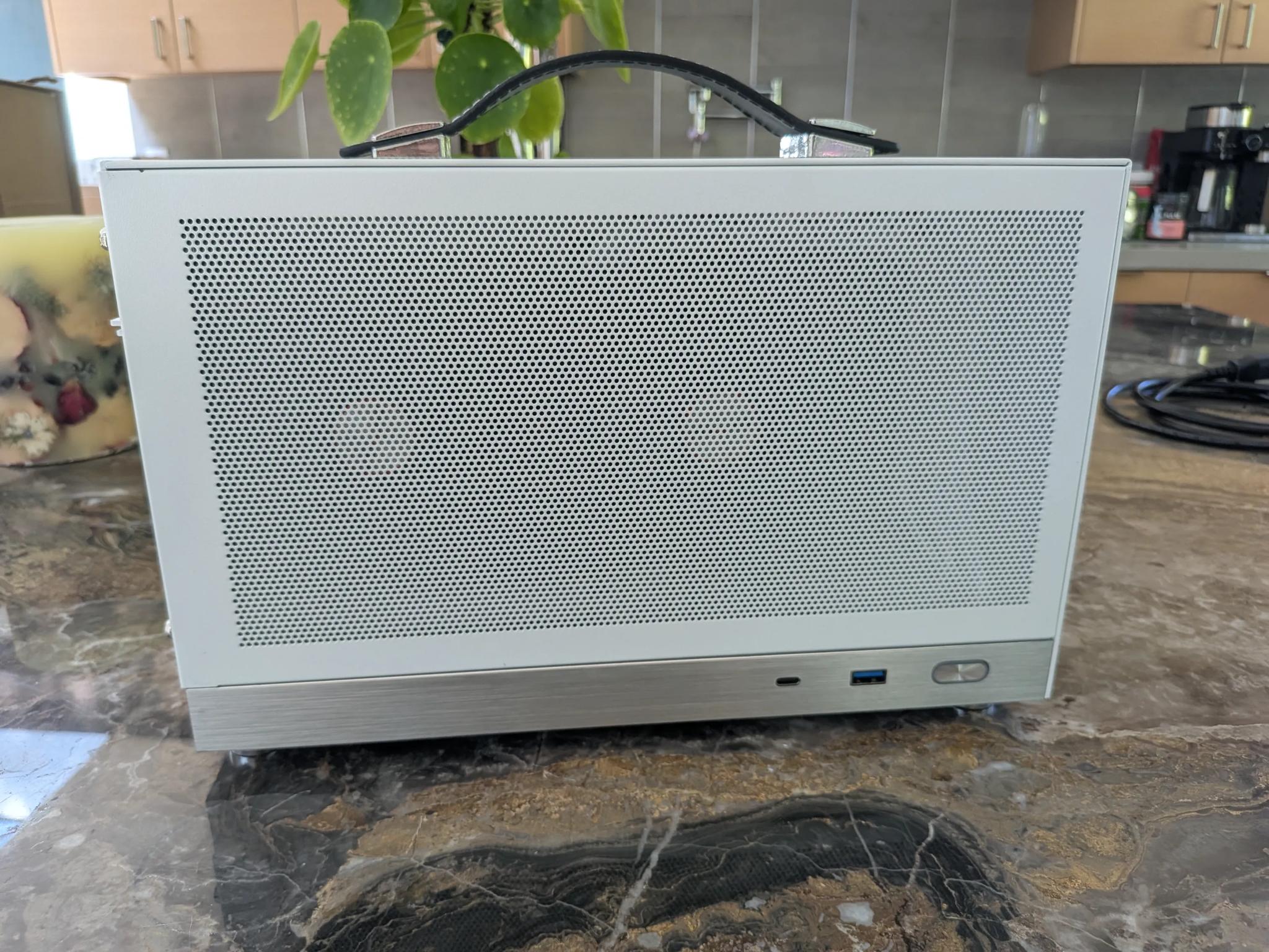 1440p Traveler - RX 9060 XT 16GB, Core i5 13400F, 32 GB DDR5, 2 TB Gen 4 NVME, RGB