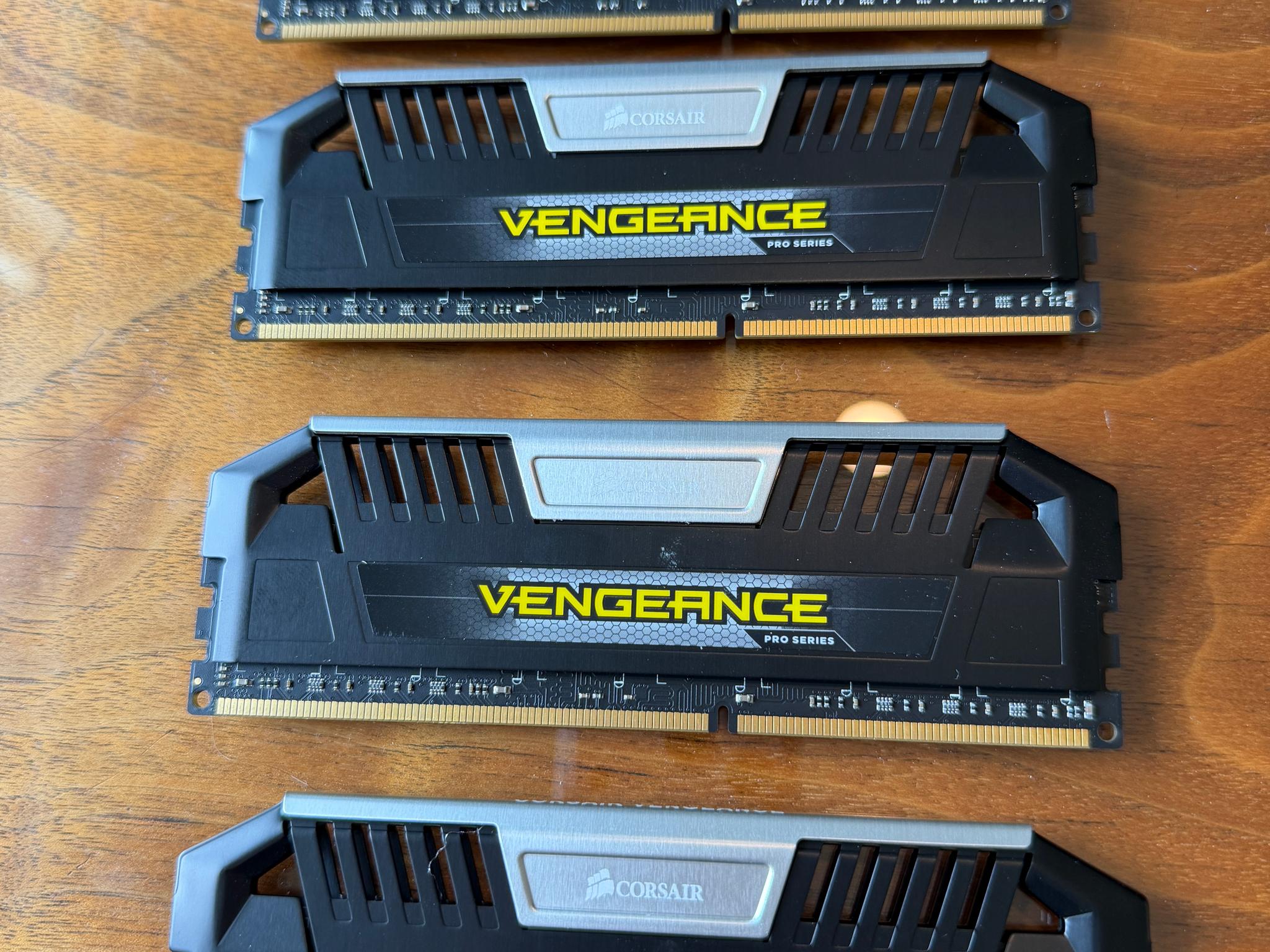 VENGEANCE® Pro Series — 32GB (4 x 8GB) DDR3 DRAM 1600MHz C9 Memory Kit