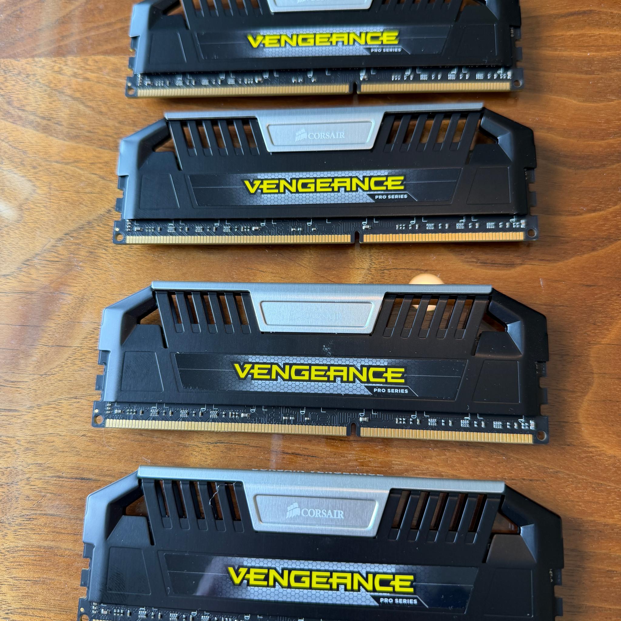 VENGEANCE® Pro Series — 32GB (4 x 8GB) DDR3 DRAM 1600MHz C9 Memory Kit
