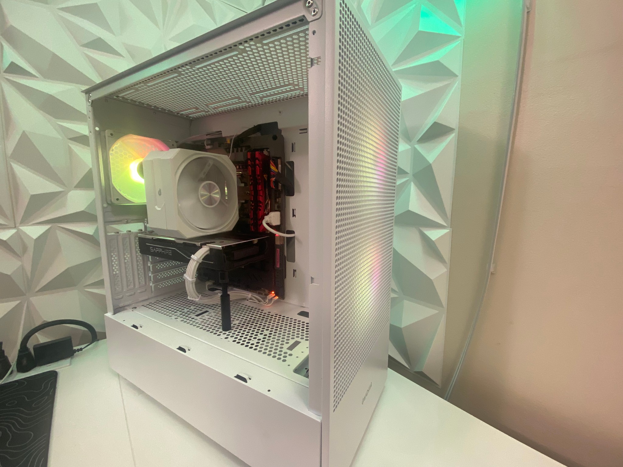White RGB Gaming PC | RX 580 8GB | intel i7 5820K | 512GB SSD | 16GB RAM | WiFi & Bluetooth